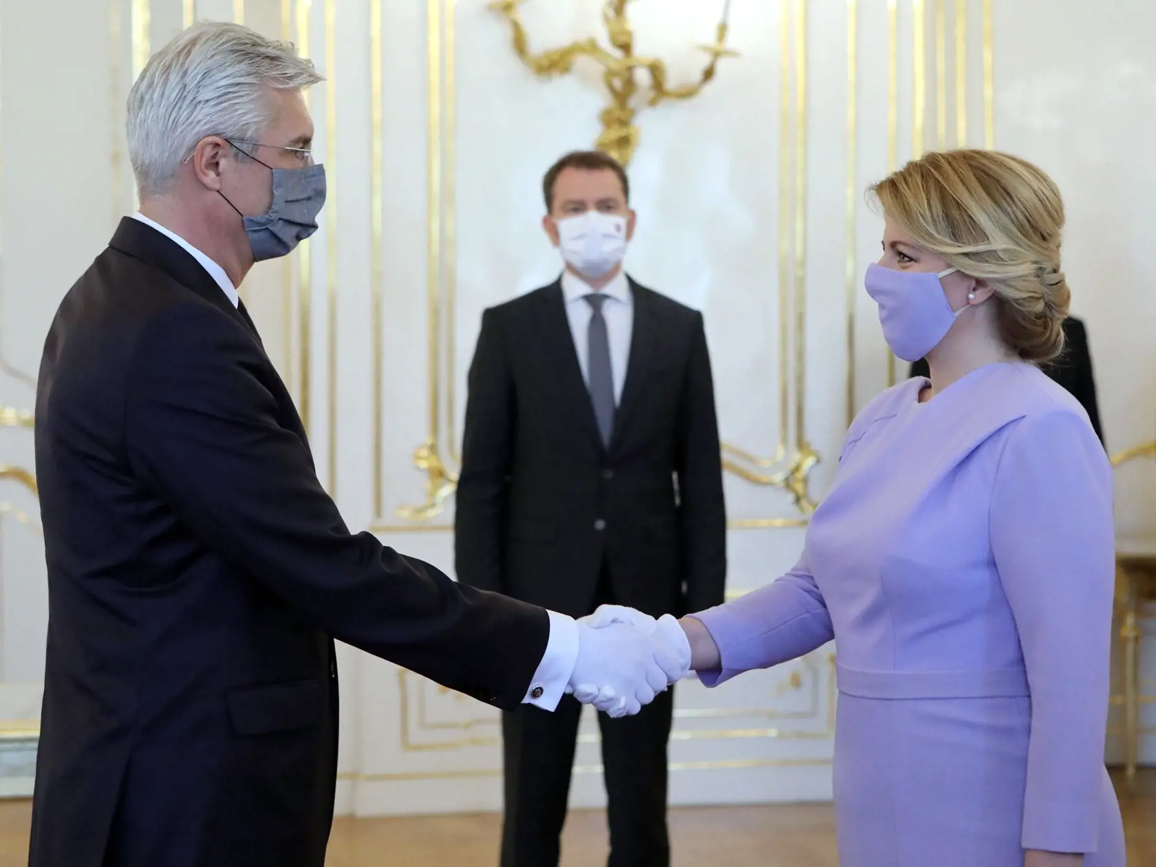 Vymenovanie: Zuzana Čaputová  vymenovala za ministra zahraničných vecí a európskych záležitostí Ivana Korčoka 8. apríla 2020. Dôvodom neskoršieho menovania bola Korčokova karanténa, keď sa na Slovesnko vrátil zo zahraničnej misie. FOTO TASR - Marián Garaj / Kancelária prezidenta SR