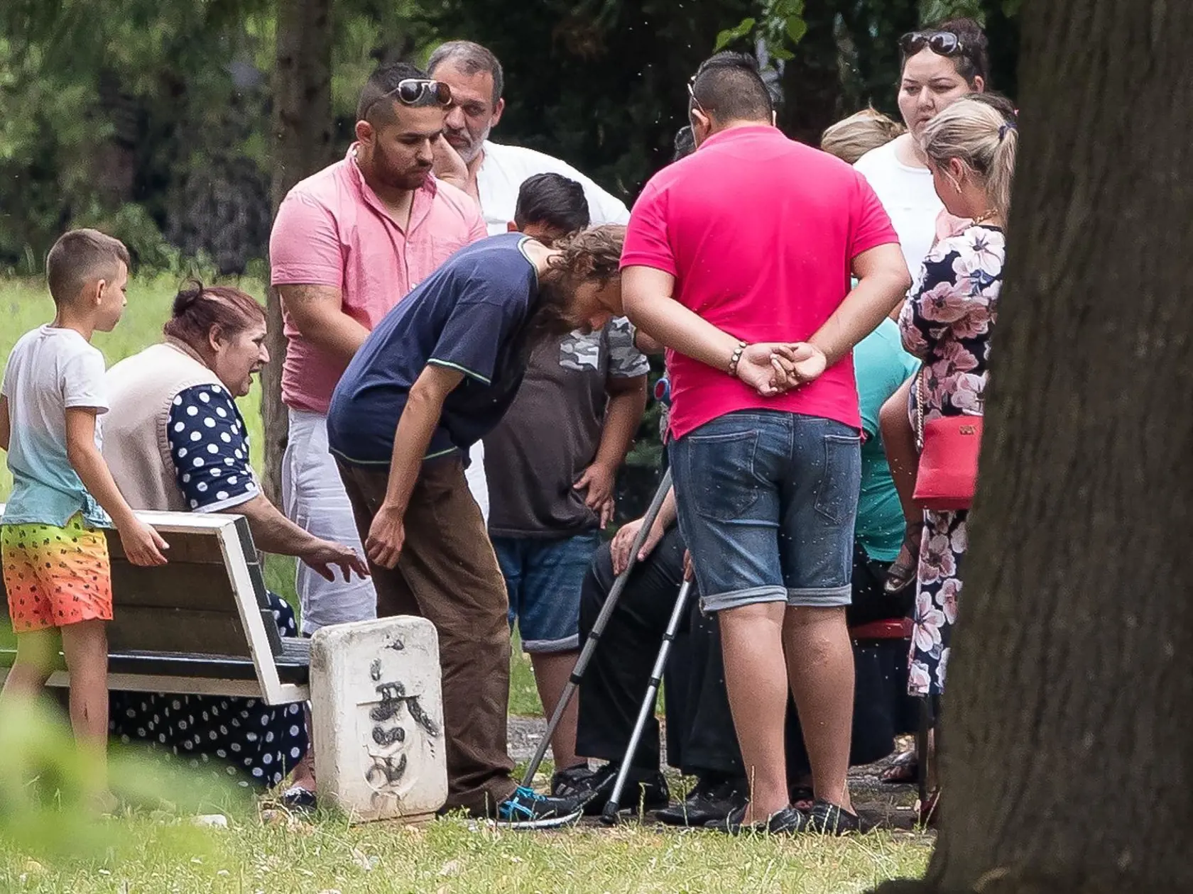 Zázračný liečiteľ opantal davy ľudí, najmä Rómov. Nájdu sa však medzi nimi aj takí, ktorým sa novodobý mesiáš nepozdáva.