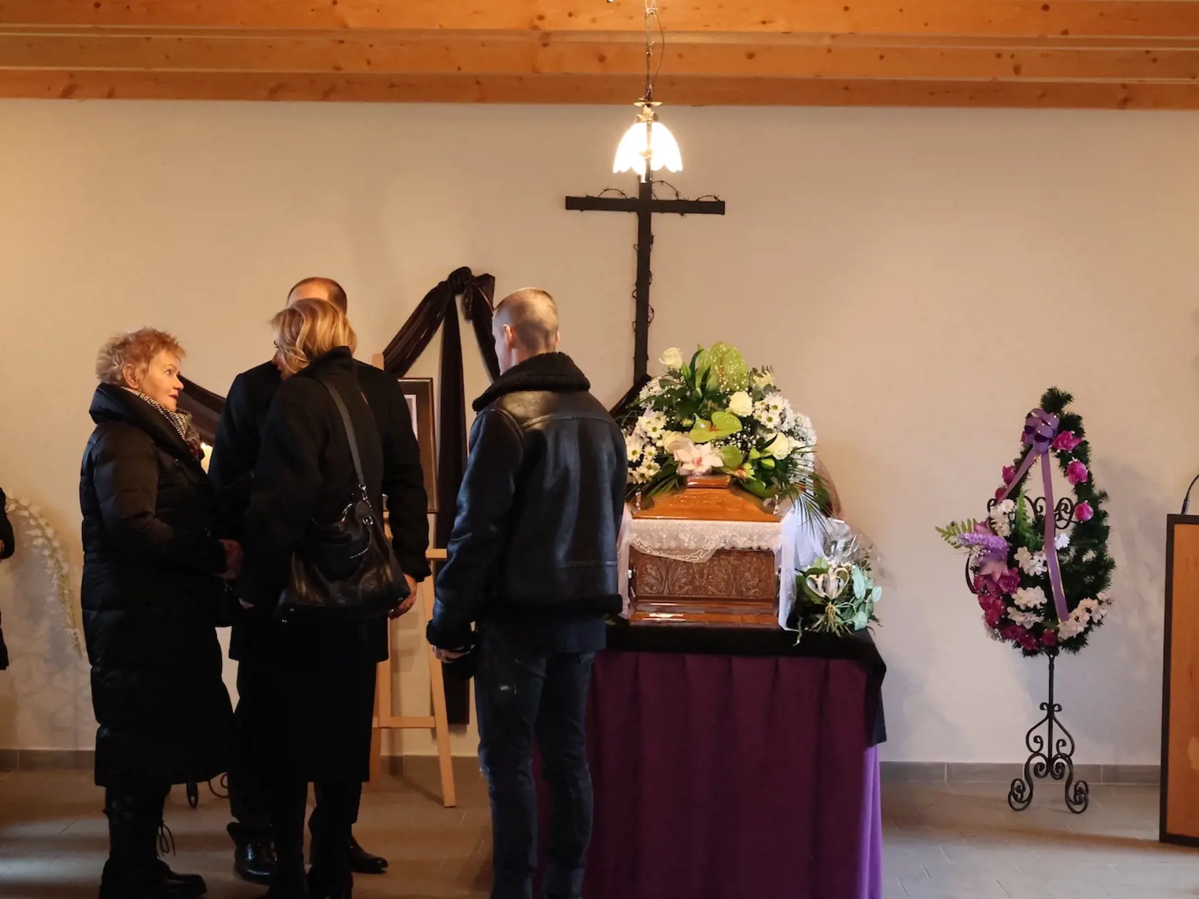 S rodákom z Banskej Štiavnice, s Miroslavom Čížom, sa najbližší rozlúčili vo štvrtok v obci Štiavnické Bane. Posledná rozlúčka sa uskutočnila v Dome smútku na miestnom cintoríne, kúsok od ktorého je Číž aj pochovaný. Keďže bol bývalým dlhoročným poslancom, podpredsedom NR SR a stál pri zrode Smeru-SD, na pohrebe nechýbali ani jeho najbližší kolegovia.
