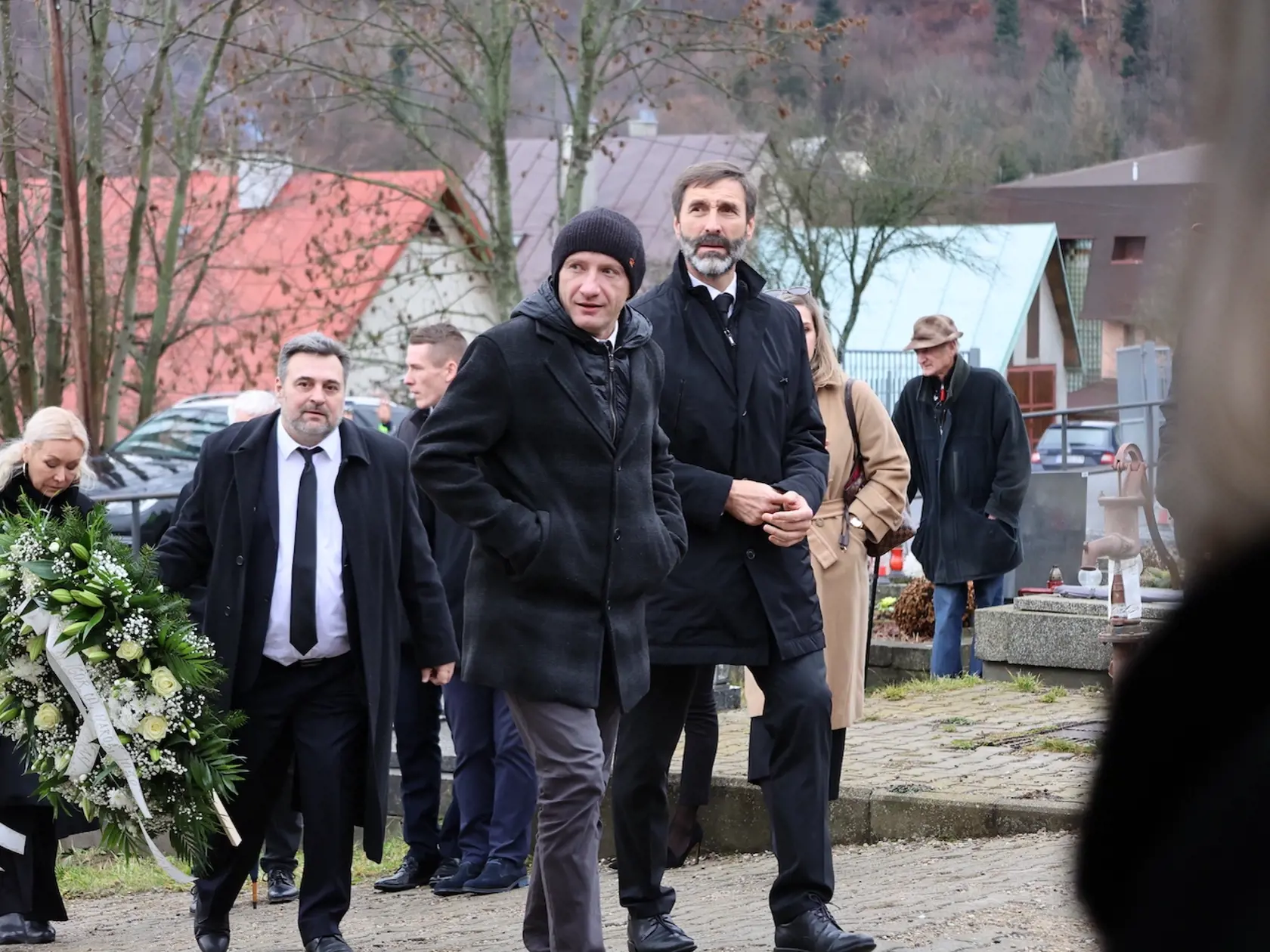 S rodákom z Banskej Štiavnice, s Miroslavom Čížom, sa najbližší rozlúčili vo štvrtok v obci Štiavnické Bane. Posledná rozlúčka sa uskutočnila v Dome smútku na miestnom cintoríne, kúsok od ktorého je Číž aj pochovaný. Keďže bol bývalým dlhoročným poslancom, podpredsedom NR SR a stál pri zrode Smeru-SD, na pohrebe nechýbali ani jeho najbližší kolegovia.