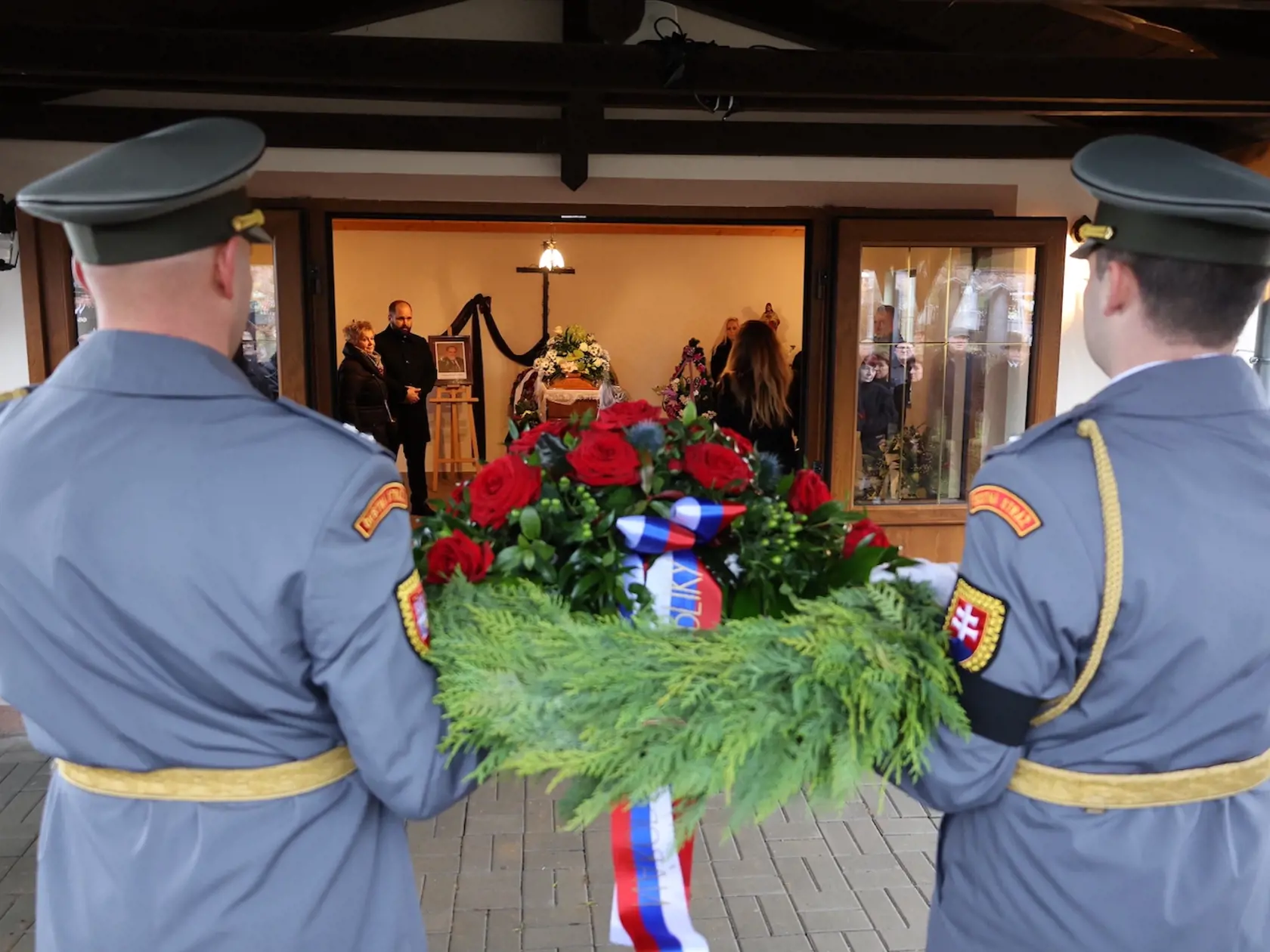 Vo štvrtok (5.januára) sa rodina, blízki, priatelia i kolegovia rozlúčili s poslancom Európskeho parlamentu zvoleného za Smer-SD, Miroslavom Čížom. Ten zomrel 29. decembra 2022 vo veku 68 rokov.