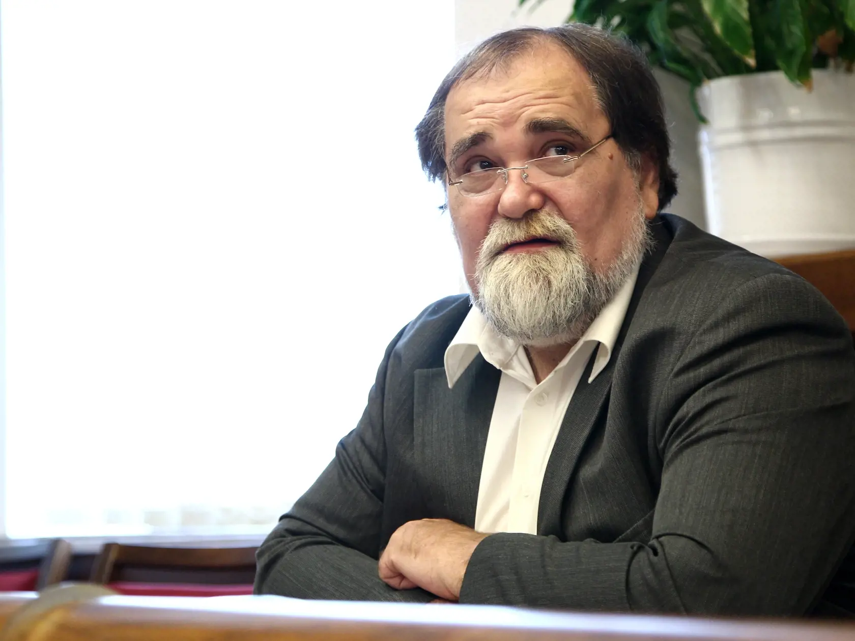 zasadnutie vyboru narodnej rady slovenskej republiky pre kulturu a media
otvaranie obalok od kandidatov na riaditela rtvs
