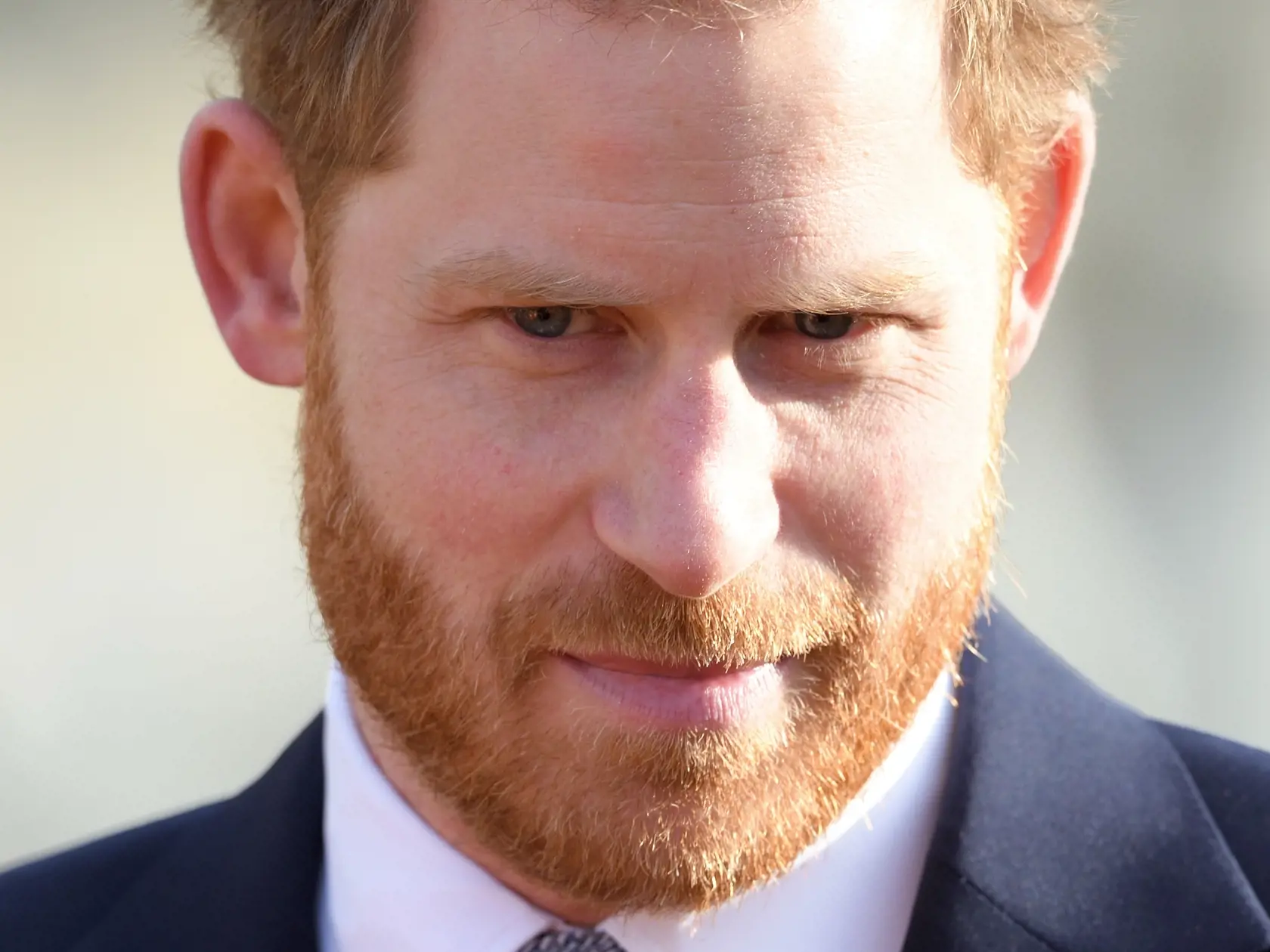 Princovi Harrymu je ľúto, že s Meghan odchádzajú z monarchie za nešťastných okolností.