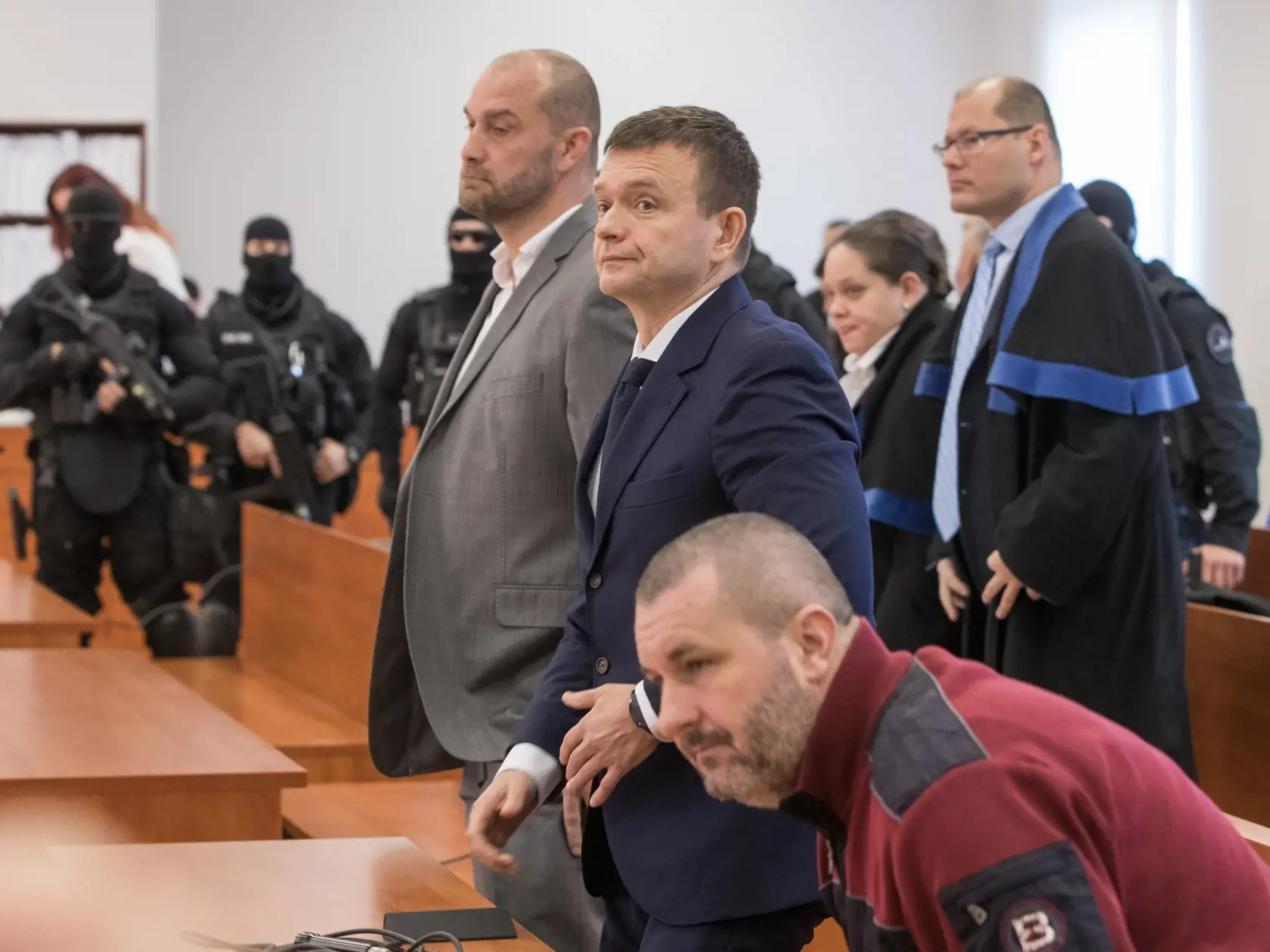 Štvrté pojednávanie na Špecializovanom trestnom súde v Pezinku vo veci vraždy investigatívneho novinára Jána Kuciaka a jeho snúbenice Martiny Kušnírovej. Na snímke zľava na lavici svedkov je Norbert Bödör, Jaroslav Haščák a Andrej tóth.