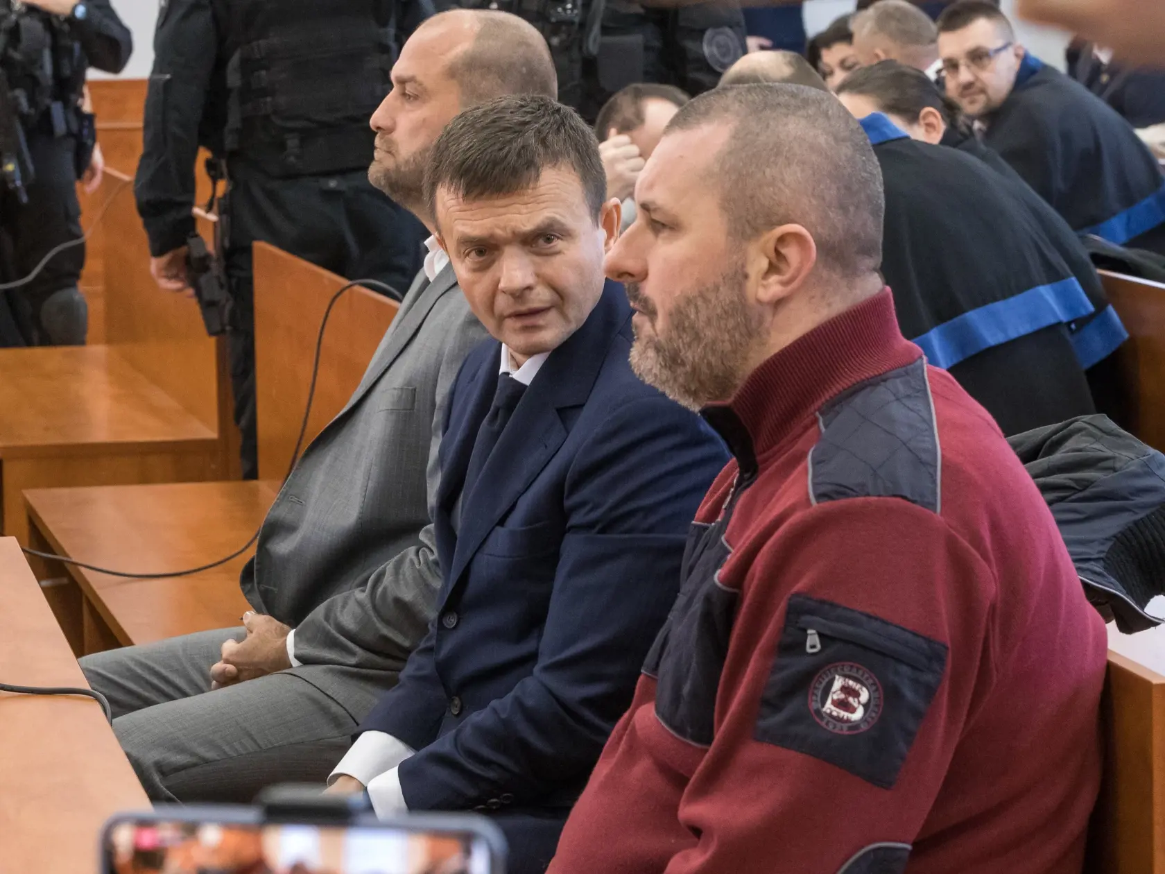 Štvrté pojednávanie na Špecializovanom trestnom súde v Pezinku vo veci vraždy investigatívneho novinára Jána Kuciaka a jeho snúbenice Martiny Kušnírovej. Na snímke zľava na lavici svedkov je Norbert Bödör, Jaroslav Haščák a Andrej Tóth.
