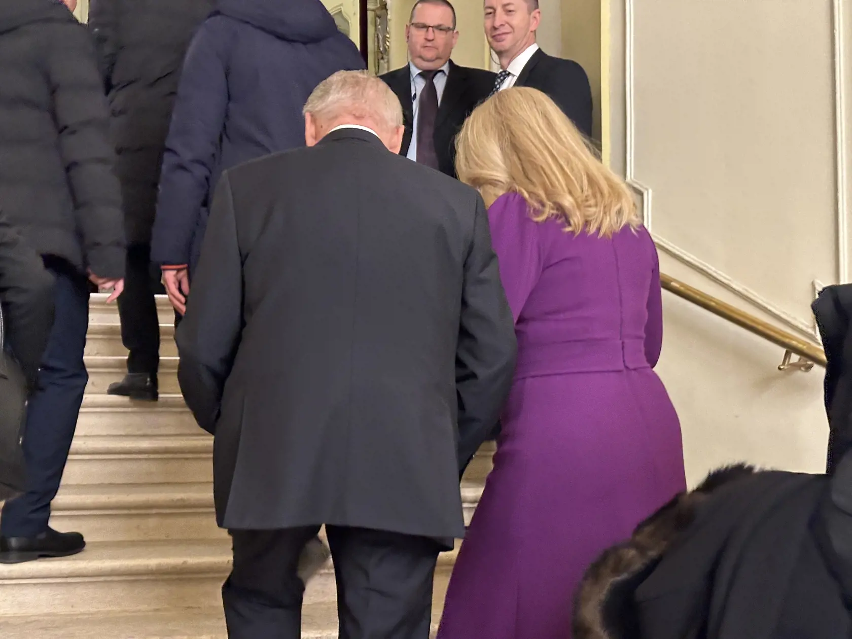 Čaputová do sály odprevadil samotný hostiteľ.