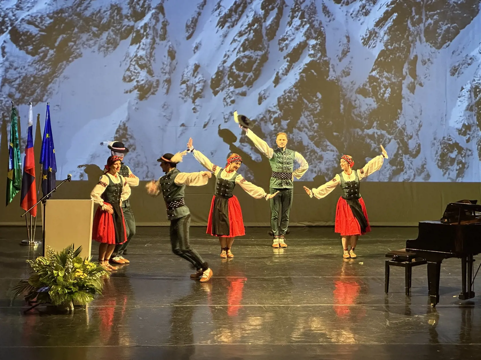Vystúpili aj košickí divadelní tanečníci s choreografiou z baletu Rodná zem.