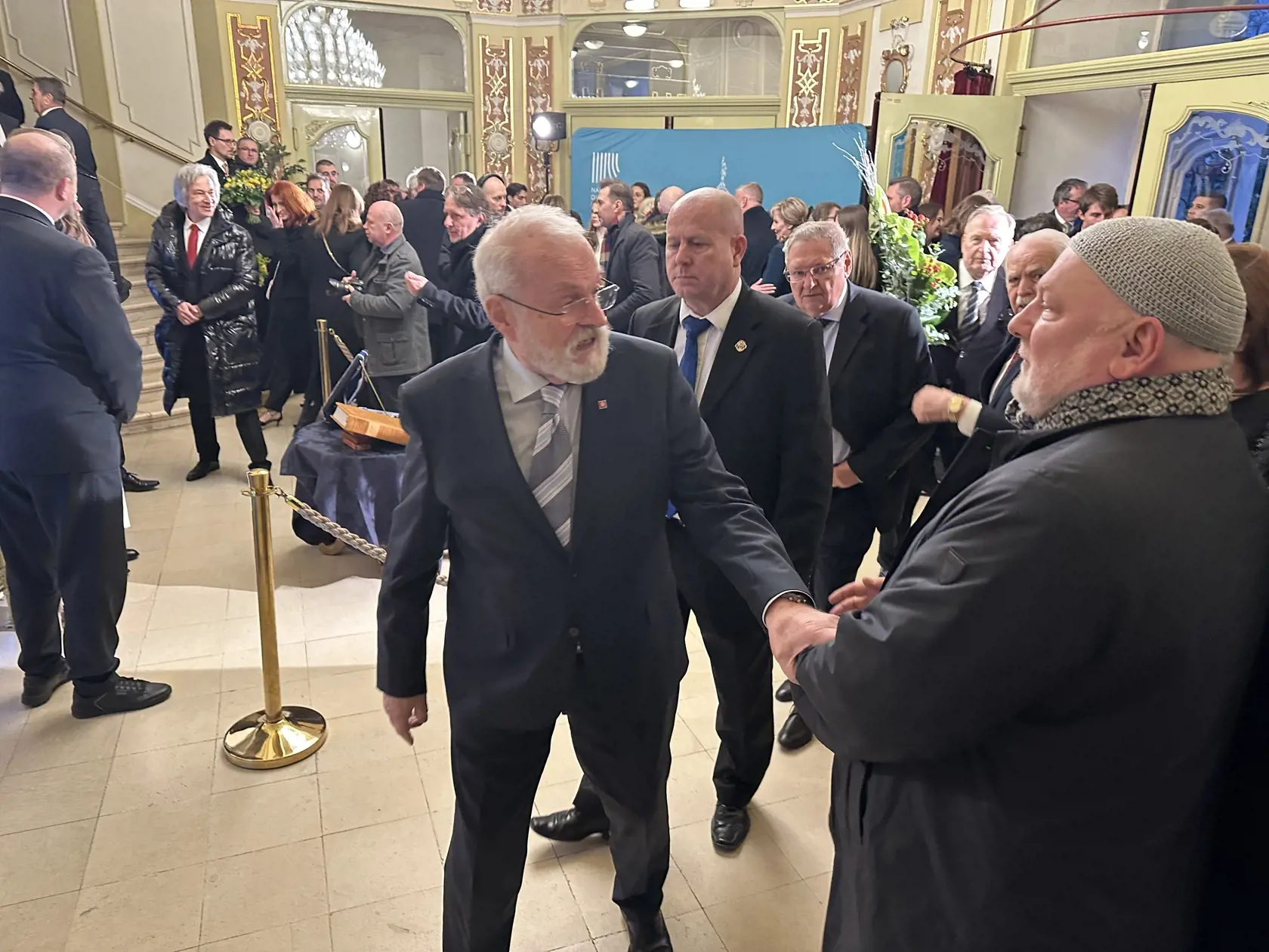 Generálny riaditeľ NDKE Ondrej Šoth a prezident Ivan Gašparovič.