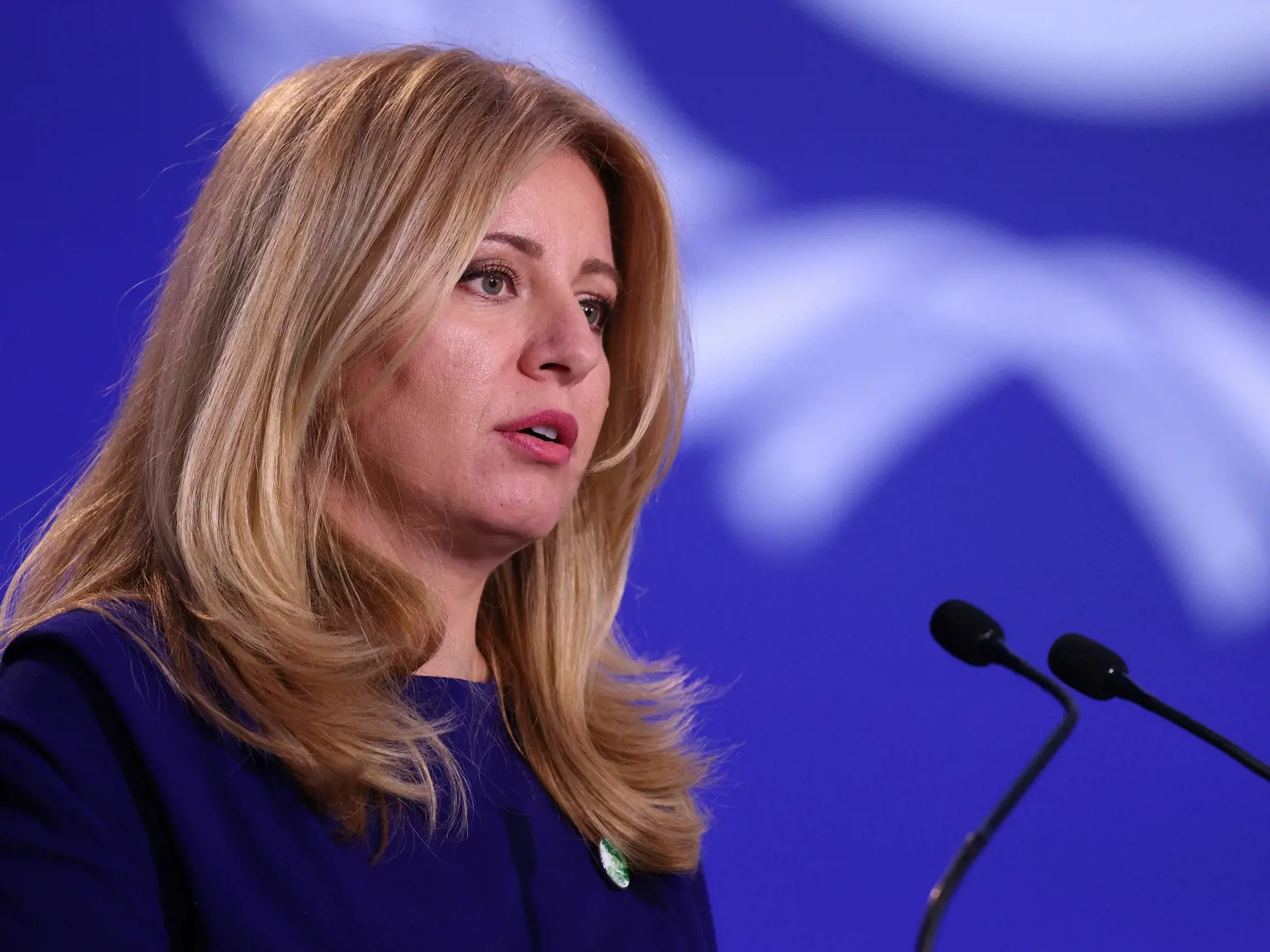 Ako pokračovala Zuzana Čaputová, počet katastrof súvisiacich s počasím počas uplynulých štyroch desaťročí stúpol takmer trojnásobne. "Každých päť sekúnd niekto predčasne zomrie v dôsledku znečistenia. Ak neurobíme nič, onedlho to budú každé štyri sekundy," varovala. Na snímke prezidentka počas COP26 v roku 2021.