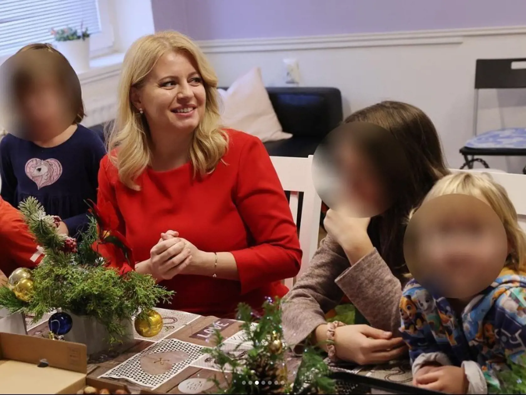 Prezidentka Zuzana Čaputová medzi deťmi v Nitre 21. novembra 2023.