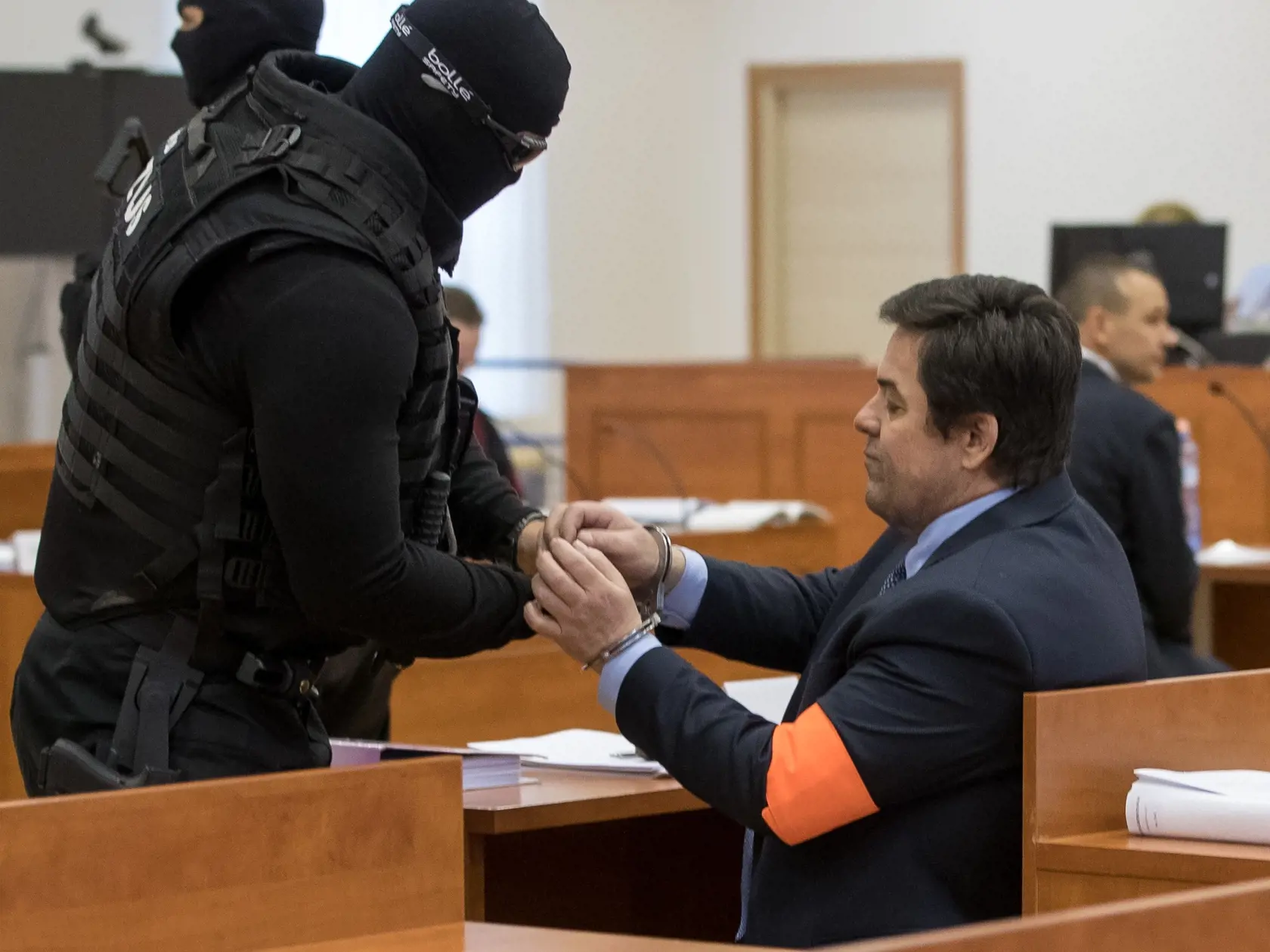 Tretie pojednávanie na Špecializovanom trestnom súde v Pezinku vo veci vraždy investigatívneho novinára Jána Kuciaka a jeho snúbenice Martiny Kušnírovej. Na snímke je Marián Kočner počas príchodu do pojednávacej siene po prerušení výsluchu Petra Tótha (v pozadí).