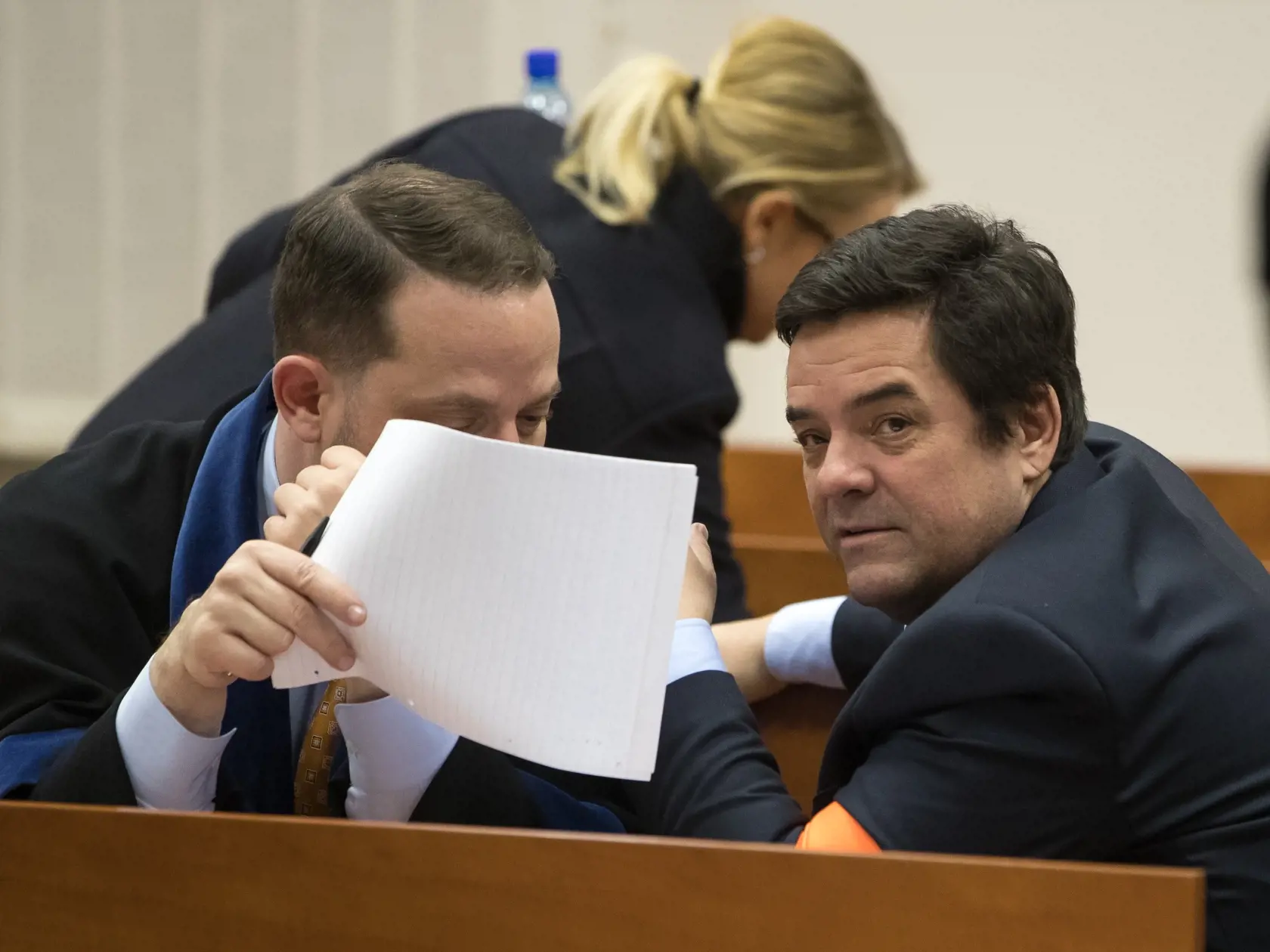 Prvé pojednávanie na Špecializovanom trestnom súde v Pezinku vo veci vraždy investigatívneho novinára Jána Kuciaka a jeho snúbenice Martiny Kušnírovej. Na snímke zľava je obhájca Marek Para a jeho klient Marián Kočner.