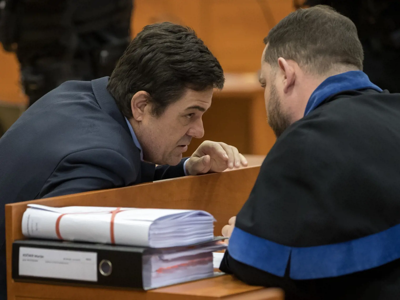Tretie pojednávanie na Špecializovanom trestnom súde v Pezinku vo veci vraždy investigatívneho novinára Jána Kuciaka a jeho snúbenice Martiny Kušnírovej. Na snímke je Marián Kočner počas rozhovoru so svojim obhájcom Markom Parom.