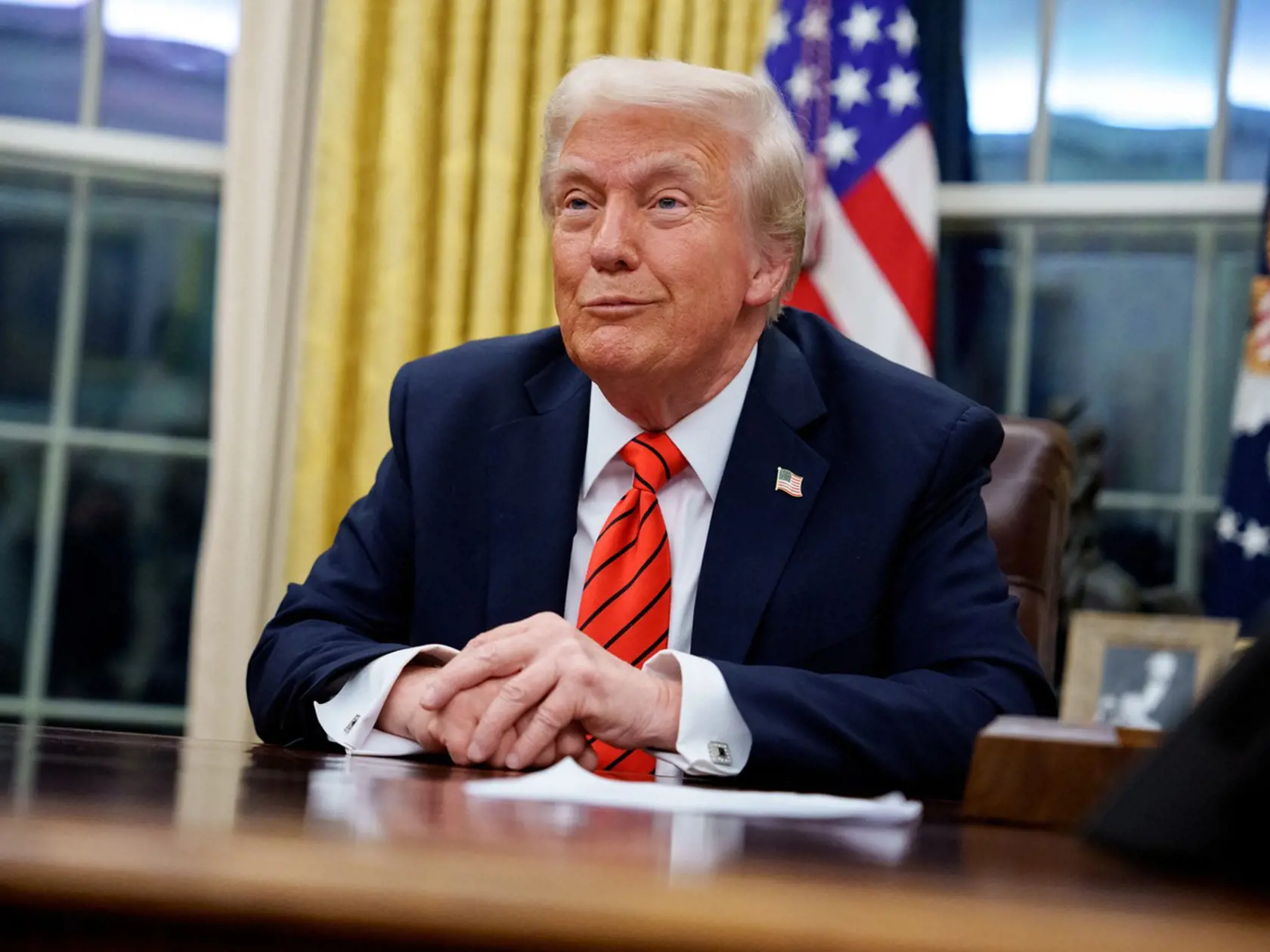 Donald Trump podpísal výkonné nariadenie prikazujúce návrat k "výlučnému" používaniu plastových slamiek namiesto ekologickejších z papiera.
