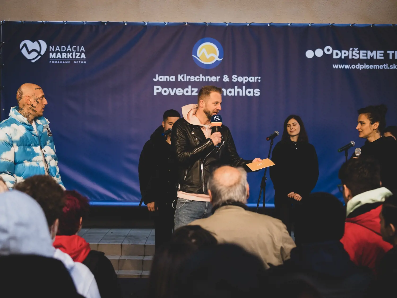Jana Kirschner a Separ chcú skladbou Povedz to nahlas pomôcť šikanovaným deťom.