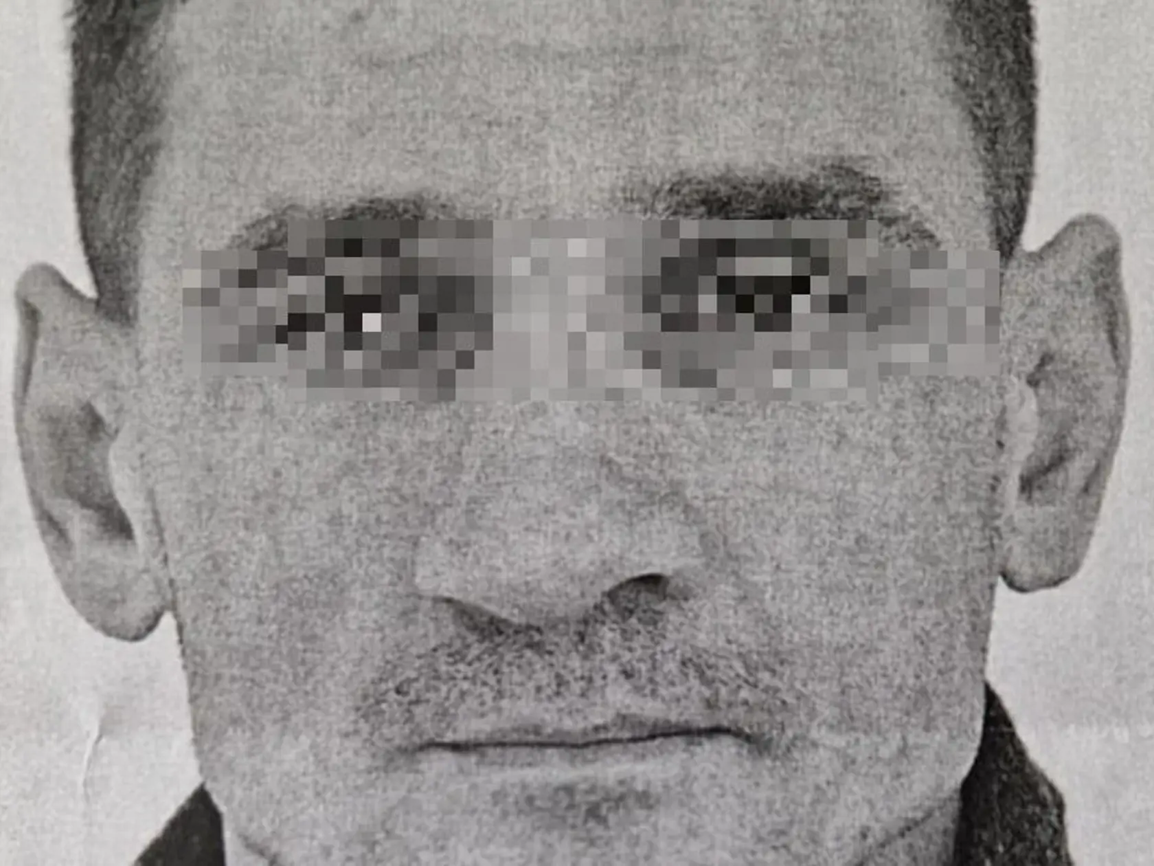 Po skutku vyhlásila polícia po mužovi pátranie.