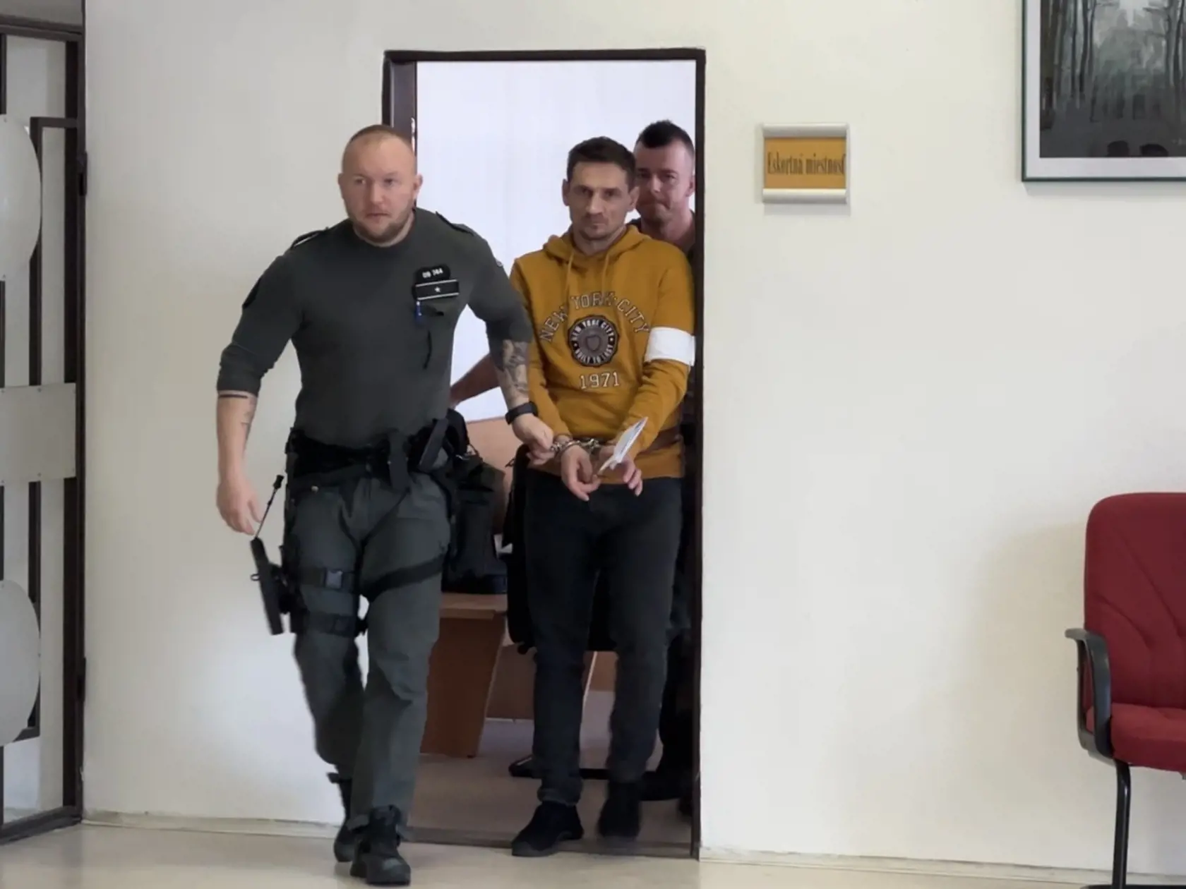 „Snáď za ten čas pochopí, čo svojím konaním spôsobil. Verím, že sa už nikdy nestretneme. A, samozrejme, na to akú traumu a strach budem so sebou nosiť celý život, je pre mňa nepochopiteľné ako mohlo toto prejsť na dohodu a nižší trest,“ priznáva napadnutá pre Plus JEDEN DEŇ.