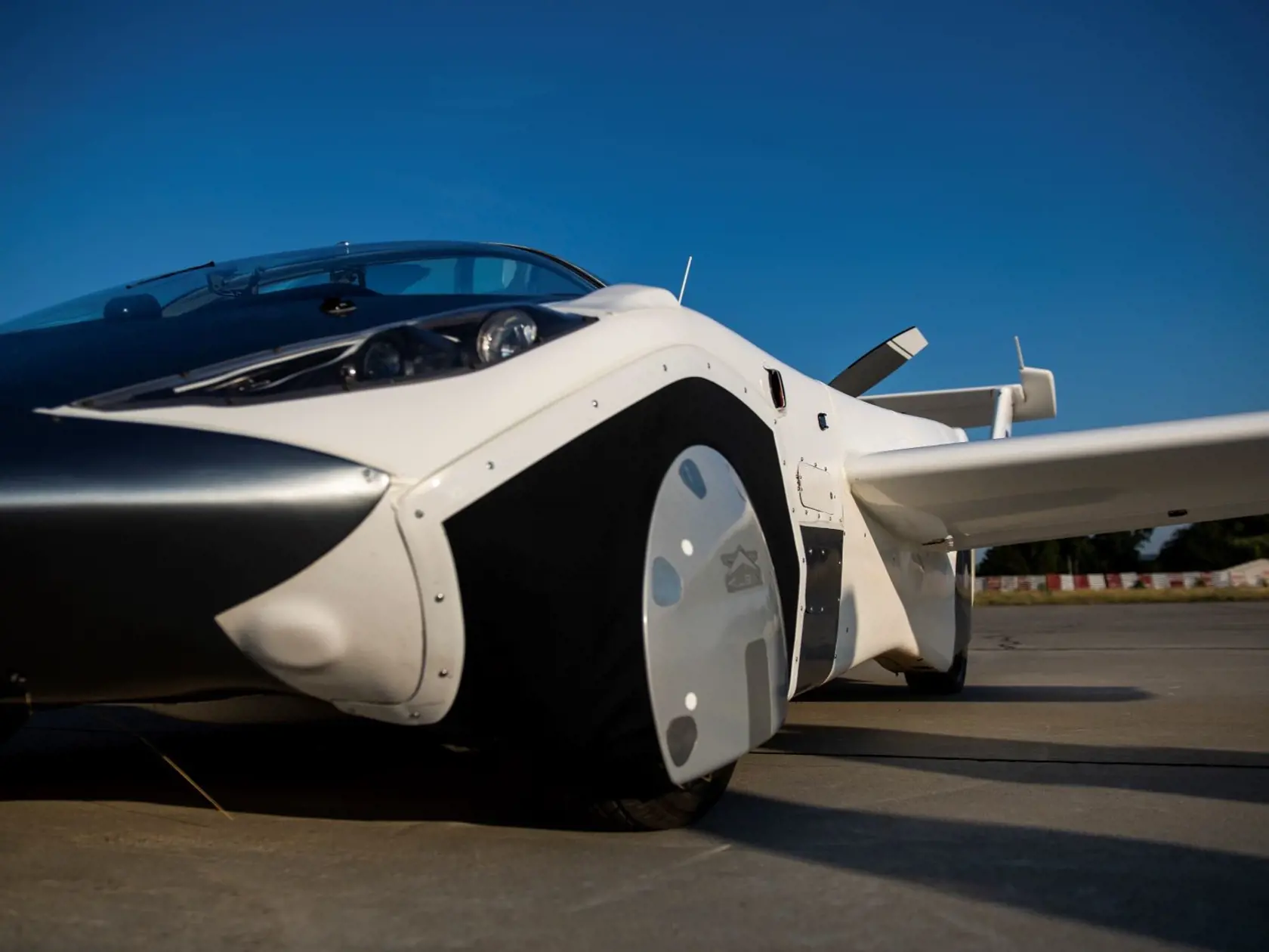 Lietajúce auto Aircar prvýkrát absolvovalo let medzi dvoma medzinárodnými letiskami