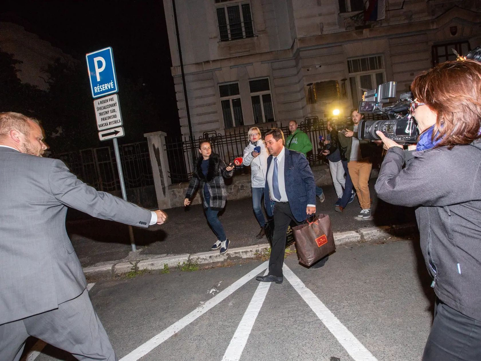 Rozhodovanie o väzbe Mariana Kočnera a Pavla Ruska na Špecializovanom súde v Banskej Bystrici.
Obhajca Pavla Ruska Marek Para