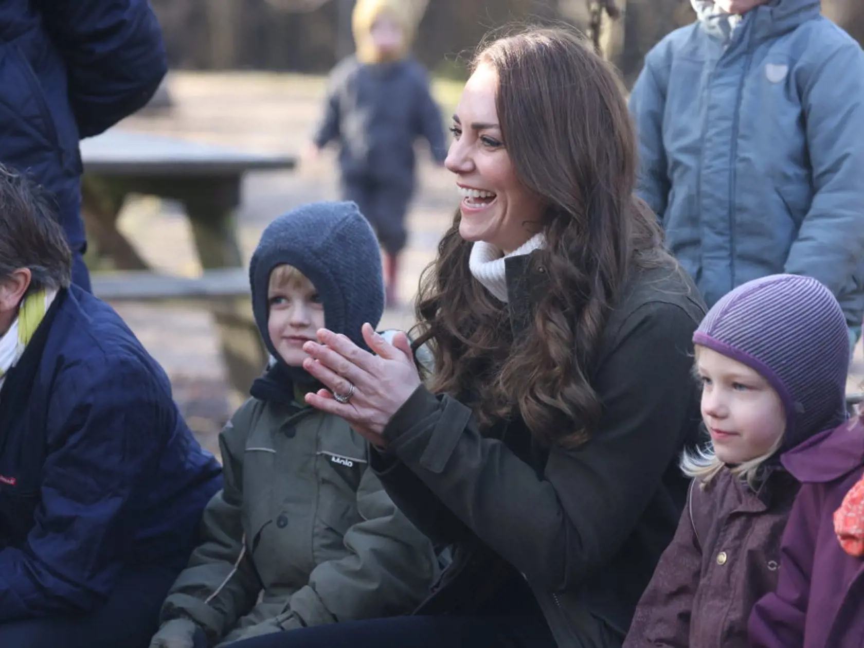 Vojvodkyňa Kate (40) navštívila v rámci Kráľovskej nadácie pre rané detstvo, ktorej je patrónkou, na dva dni Dánsko, kde sa venovala tejto problematike. Navštívila tzv. „hravé laboratórium“ výrobcu stavebníc Lego, stretla sa s rodičmi malých detí (pričom uviedla, že vždy v takýchto chvíľach sama túži po štvrtom potomkovi) a nakoniec absolvovala aj návštevu u dánskej korunnej princeznej Mary.
