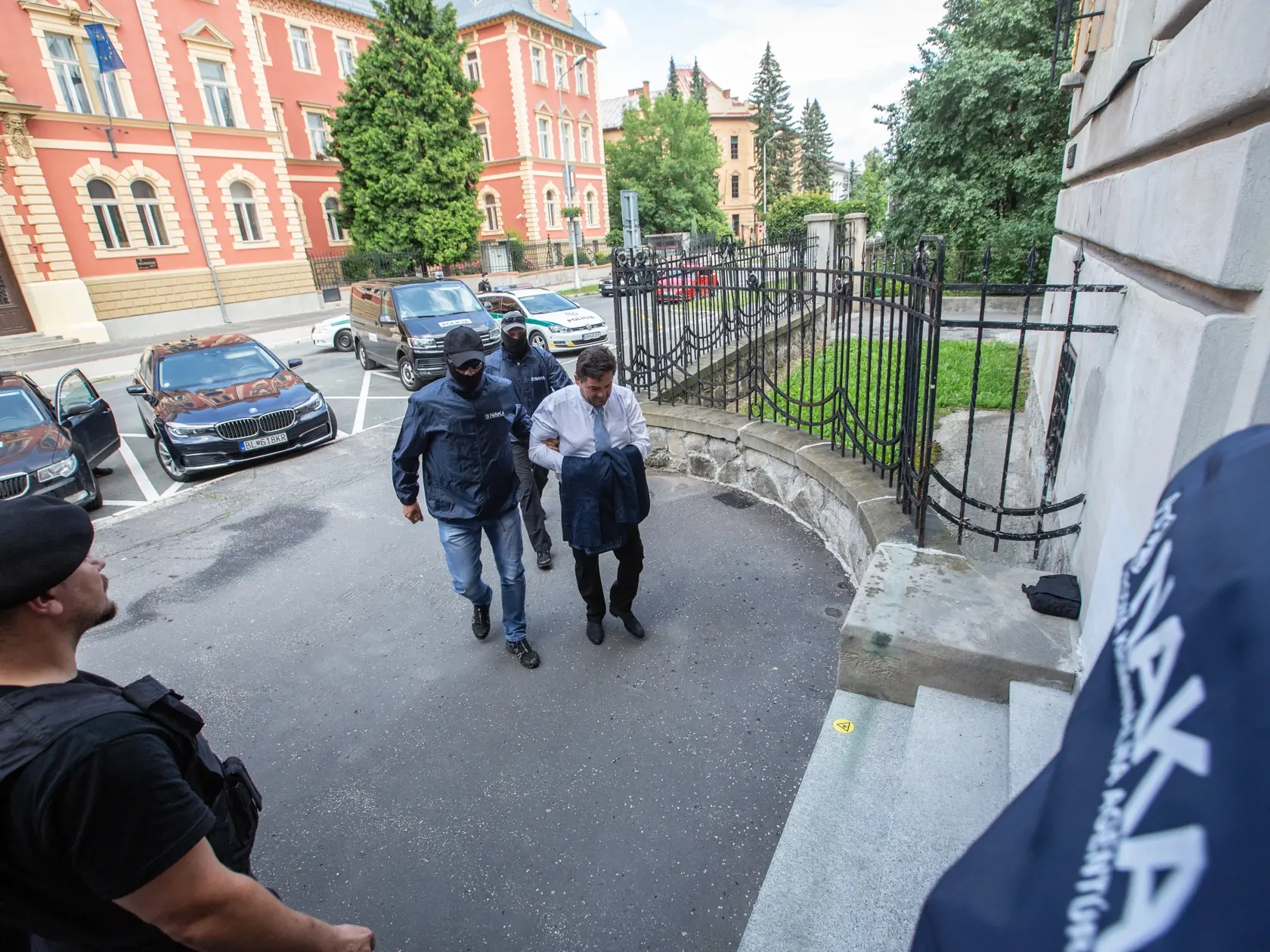 Rozhodovanie o väzbe Mariana Kočnera a Pavla Ruska na Špecializovanom súde v Banskej Bystrici.