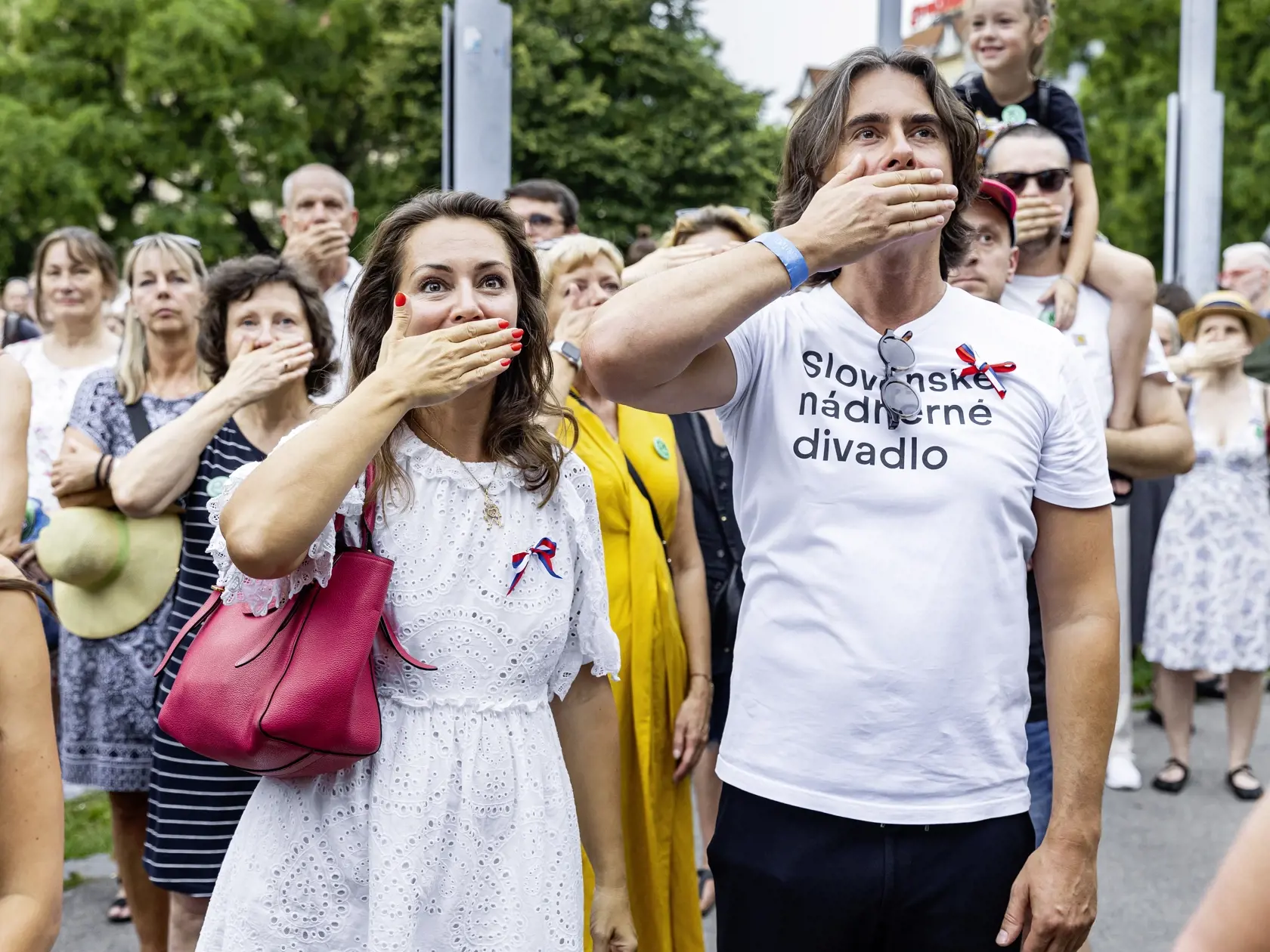 S partnerkou. Operná speváčka Adriana Kučerová je pre Mateja Drličku veľkou oporou. Sprevádzala ho aj počas protestu organizovaného platformou Otvorená kultúra.