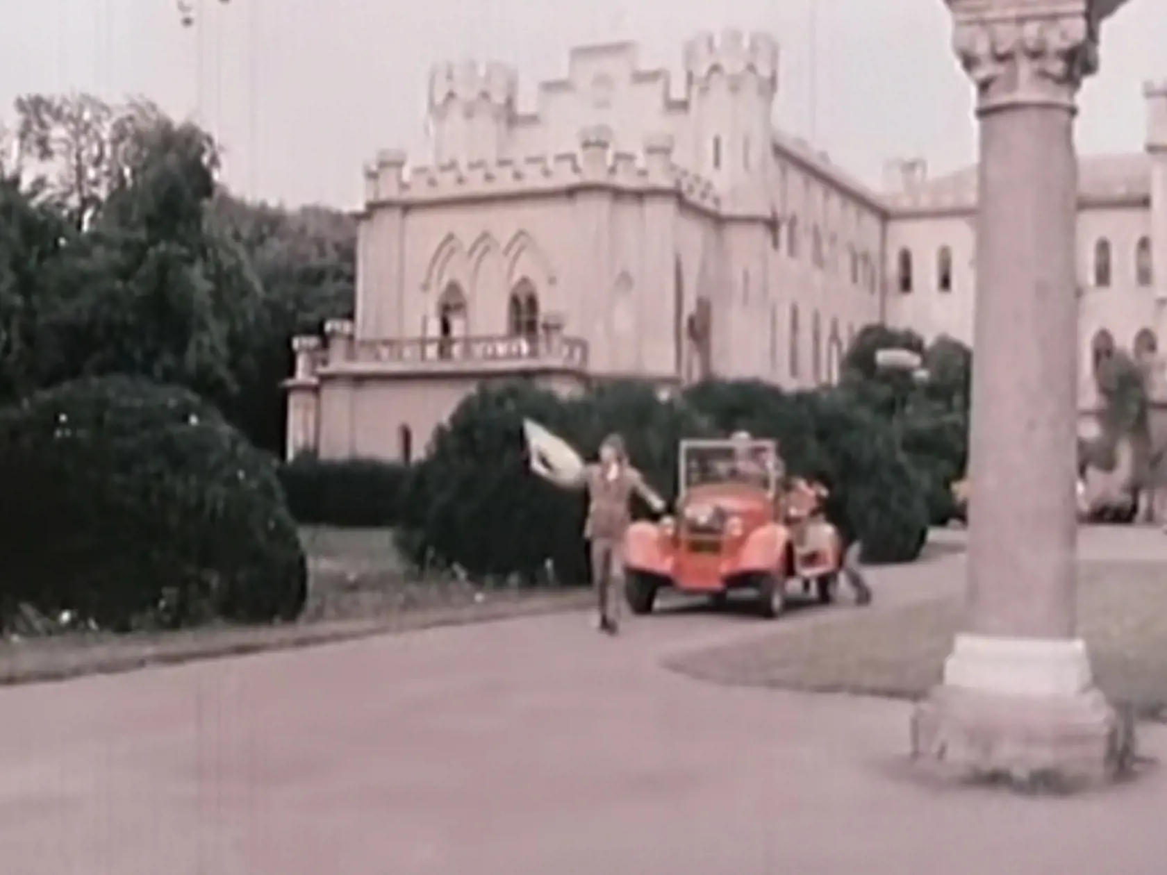 Auto zo slávneho videoklipu absolvuje omladzujúcu kúru.