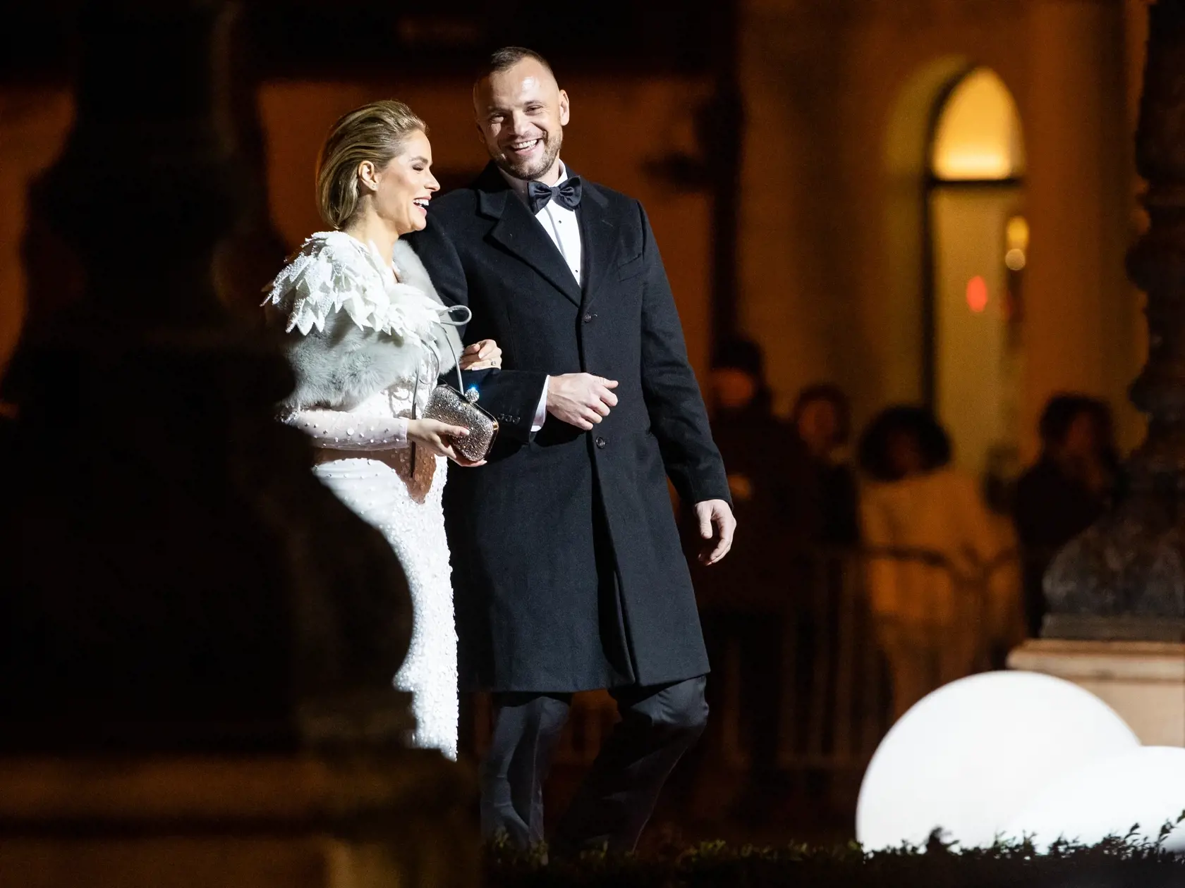 Príchod hostí na 20. dobročinný Ples v opere, ktorý sa konal tradične v starej budove Slovenského národného divadla v Bratislave. Na snímke Marián Gáborík a Ivana Gáborík.