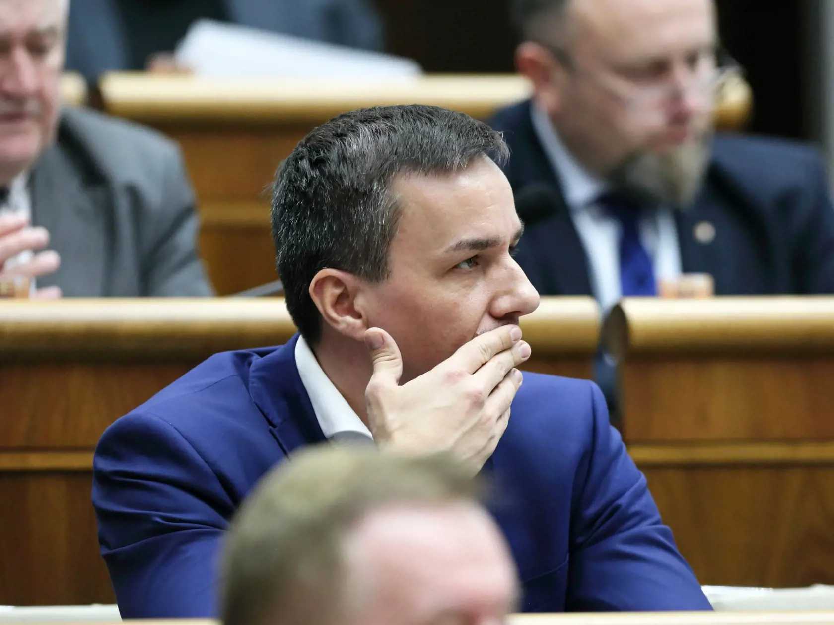 Na snímke 28. zasadanie NRSR, kde opoziční poslanci stiahli svoje návrhy zákonov a po otvorení parlamentu na protest odišli z pléna.