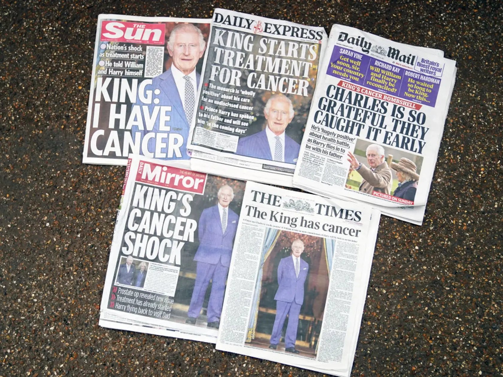 Britské médiá po tom, čo kráľ Karol III. odhalil, že sa lieči z rakoviny. Monarcha pracuje ďalej, no verejné vystúpenia nateraz zrušil. Prekvapivé však je, že aj napriek tomu, s akou vážnou chorobou bojuje, si časť práce nechal a ešte sa aj ospravedlnil, že sa nebude v najbližšom období tak často objavovať na verejnosti...