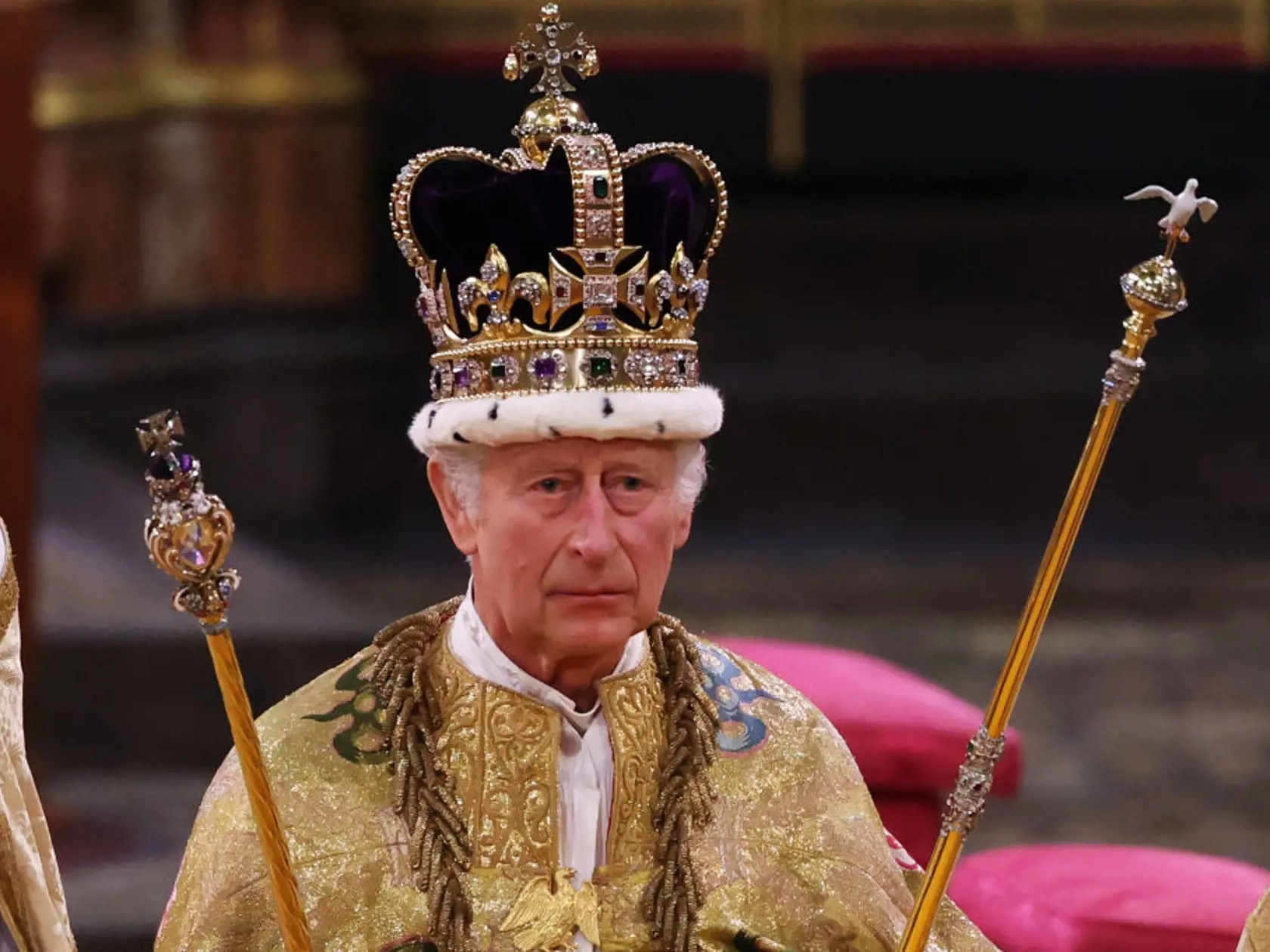 V reakcii na túto správu sa objavila vlna podpory zo strany verejnosti aj politických predstaviteľov. Kancelár Rishi Sunak vyjadril šok a smútok po tom, ako sa dozvedel o kráľovej diagnóze, ale vyjadril nádej na jeho rýchle uzdravenie. Premiér Sunak ubezpečil, že vláda bude s panovníkom naďalej pravidelne komunikovať, a zaželal mu veľa úspechov v liečbe.