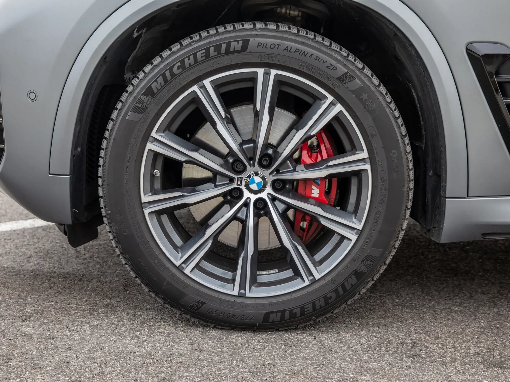 Na snímke nemecké luxusné SUV BMW X5