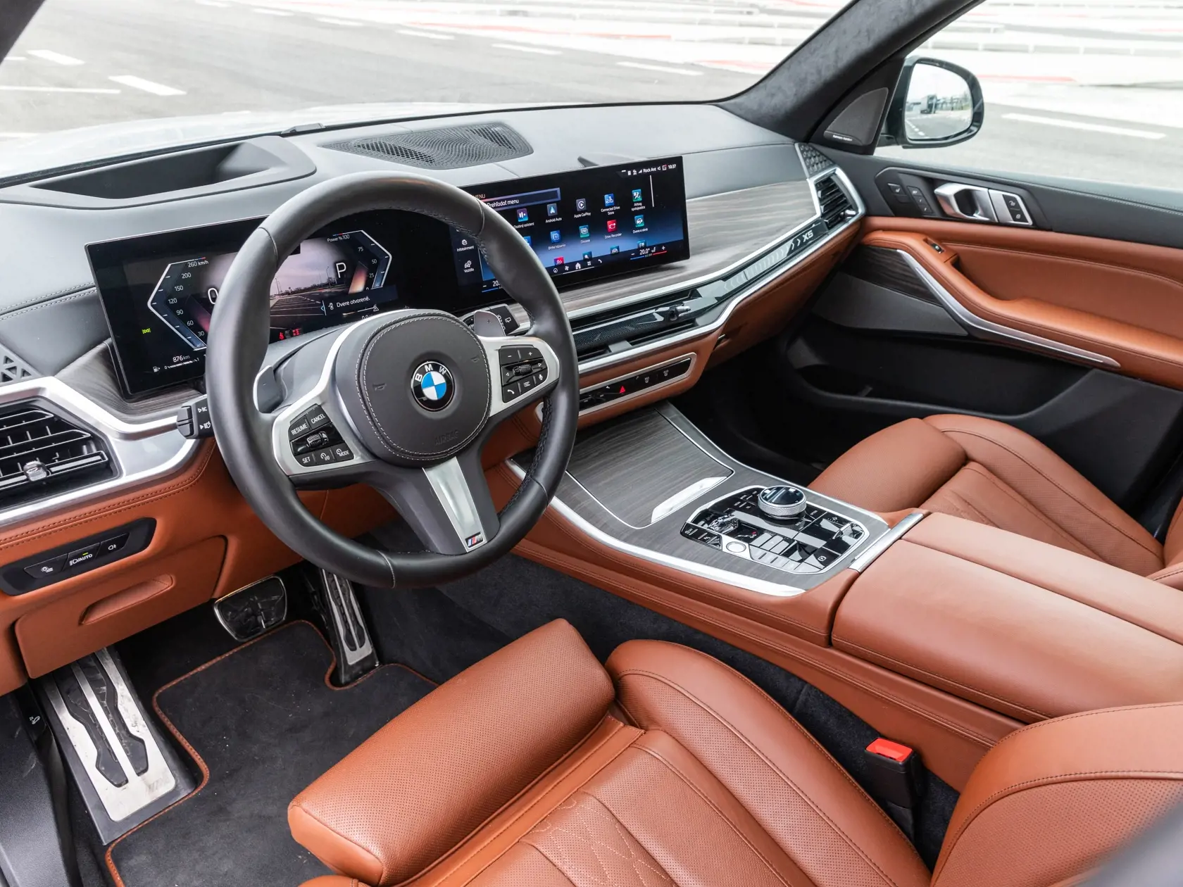 Na snímke nemecké luxusné SUV BMW X5