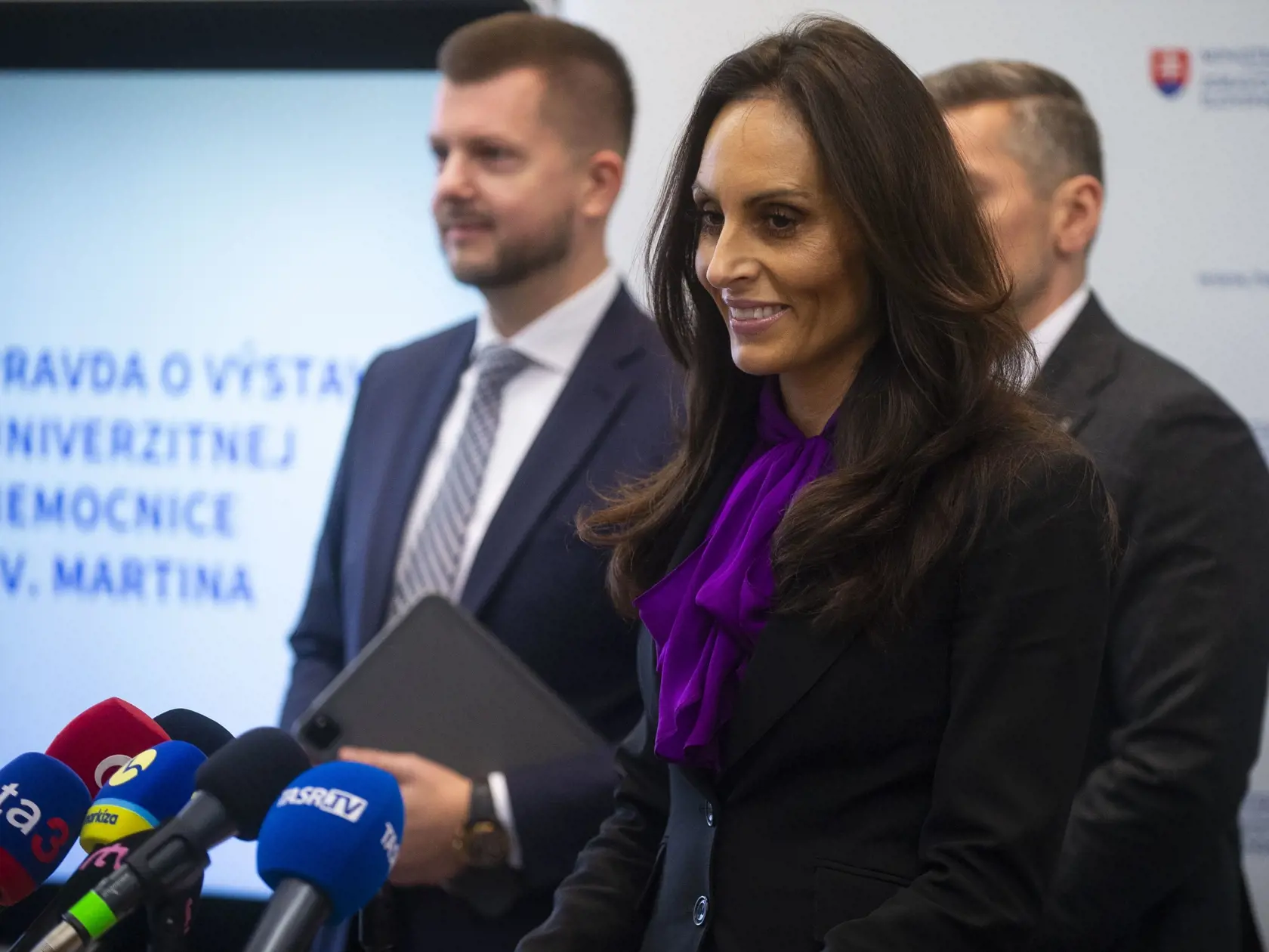 Na snímke zľava generálny riaditeľ Sekcie implementácie Plánu obnovy a odolnosti a reforiem ministerstva zdravotníctva SR Lukáš Stanko a ministerka zdravotnícta SR Zuzana Dolinková (HLAS-SD) počas tlačovej konferencie k aktuálnej situácii v súvislosti s výstavbou novej Univerzitnej nemocnice v Martine, 31. januára 2024 v Bratislave. FOTO TASR - Jakub Kotian