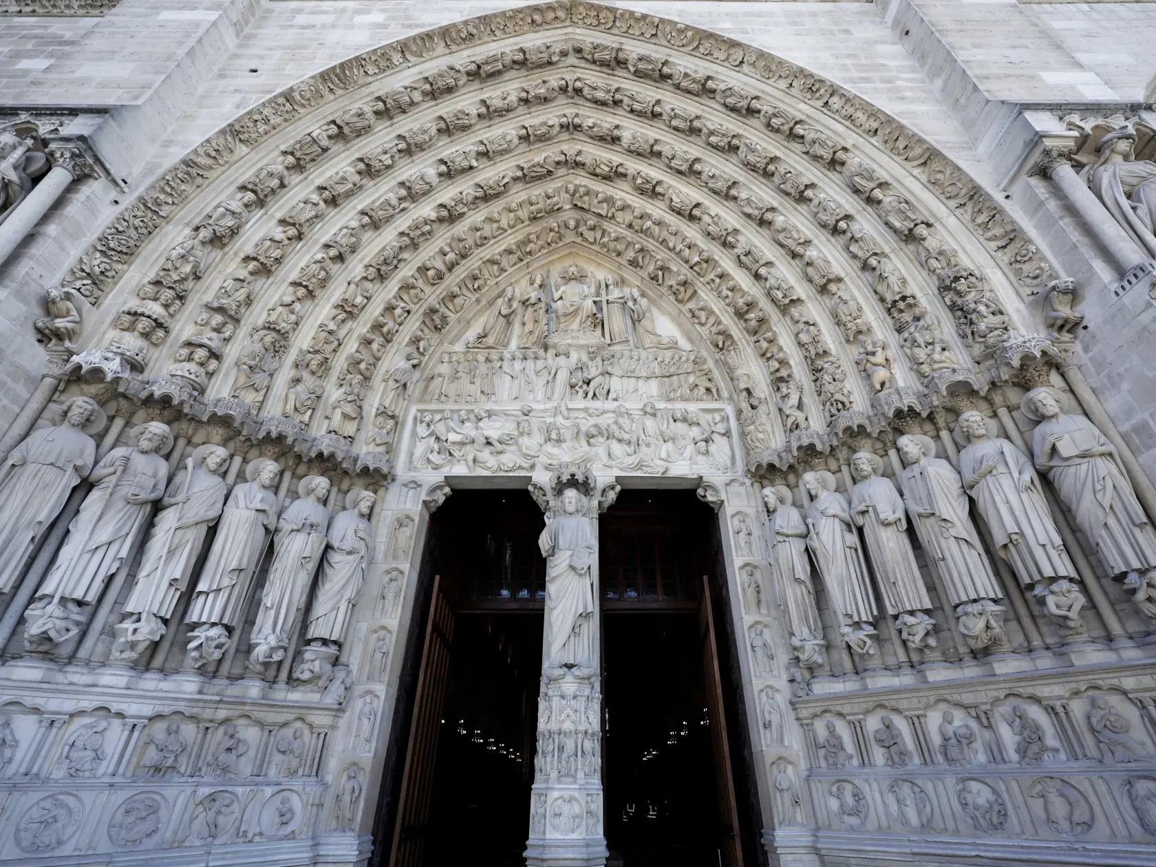 WA 58 Paríž - zrekonštruovanej parížskej katedrály Notre- Dame, ktorú navštívil francúzsky prezident Emmauel Macron