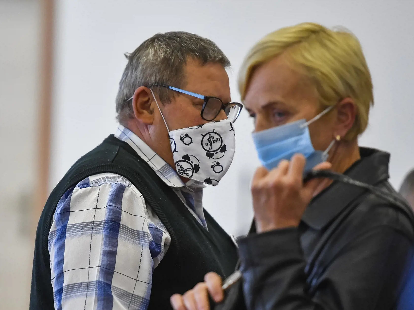 Na snímke Jozef Kuciak, otec zavraždeného Jána Kuciaka a  Zlatica Kušnírová, matka zavraždenej Martiny Kušnírovej prichádzajú na pojednávanie v kauze vraždy novinára Jána Kuciaka a jeho snúbenice Martiny Kušnírovej na Špecializovanom trestnom súde v Pezinku 3. septembra 2020. FOTO TASR - Jaroslav Novák