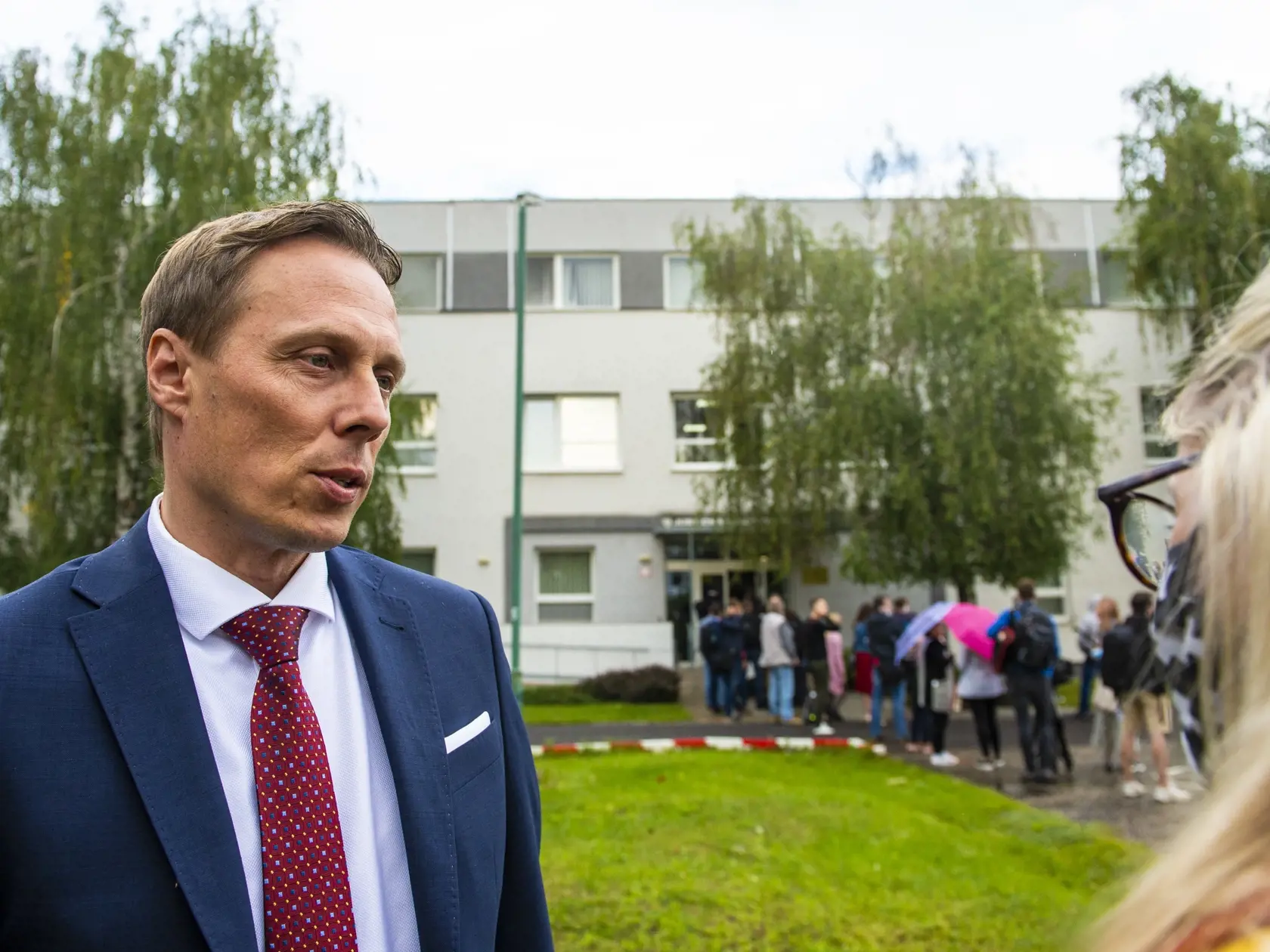 Na snímke  šéf investigatívneho tímu portálu Aktuality.sk Marek Vagovič pred súdnym pojednávaním v kauze vraždy novinára Jána Kuciaka a jeho snúbenice Martiny Kušnírovej na Špecializovanom trestnom súde 3. septembra 2020 v Pezinku. FOTO TASR - Jakub Kotian
