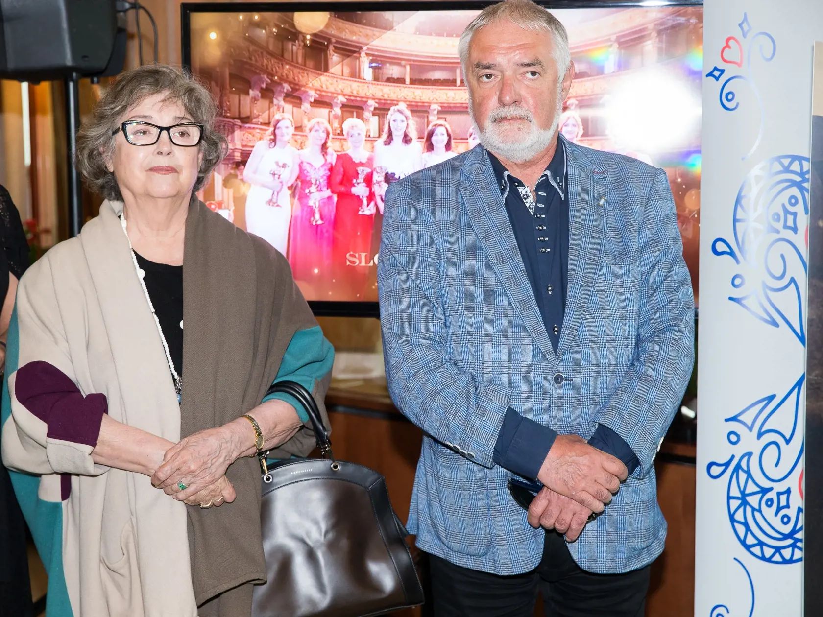 Výstava fotografií nominovaných žien na titul Slovenka roka v Bratislavskom hoteli Devín. Na snímke Božidara Turzonovová a Marián Chudovský.
