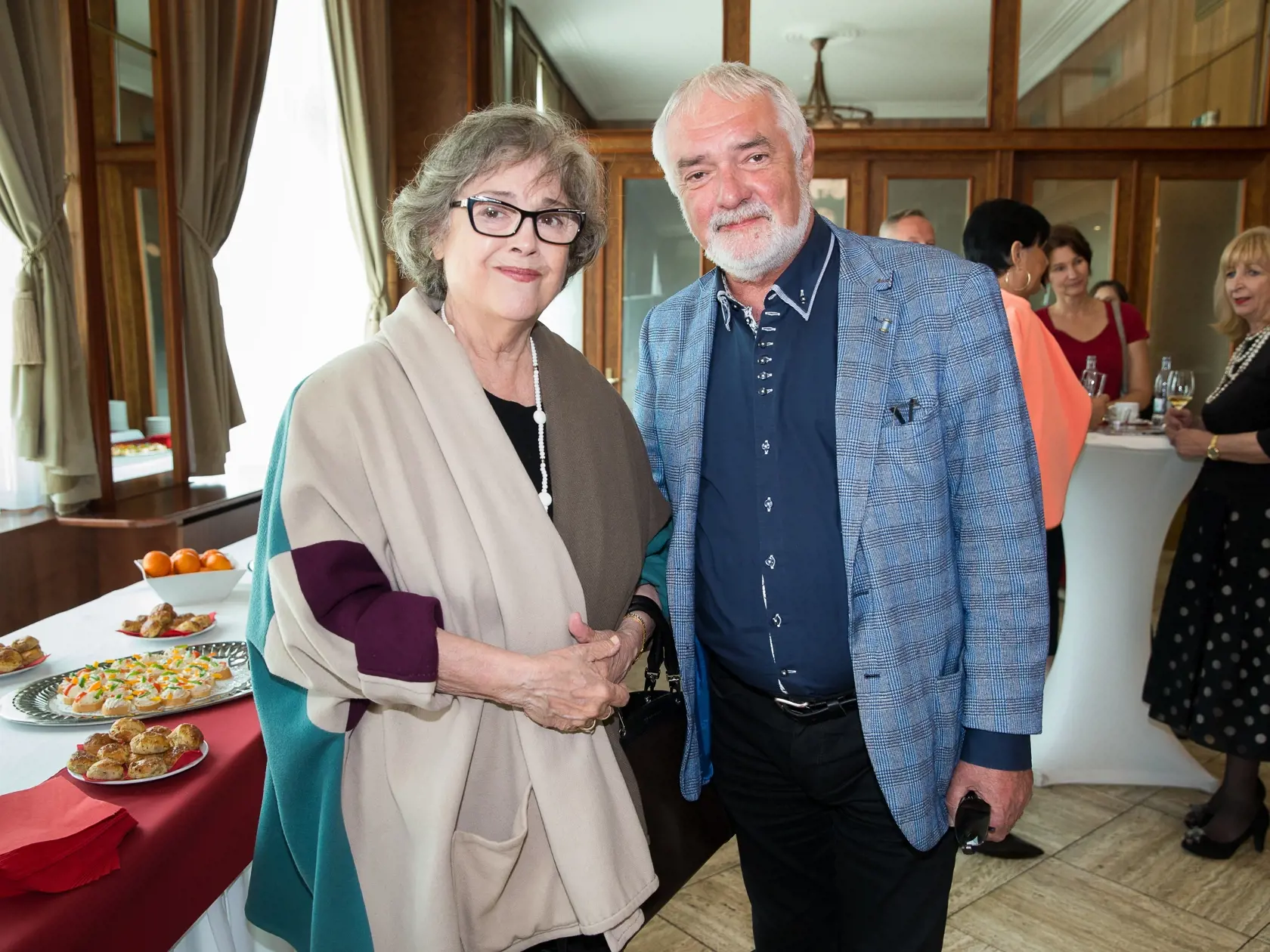Výstava fotografií nominovaných žien na titul Slovenka roka v Bratislavskom hoteli Devín. Na snímke Božidara Turzonovová a Marián Chudovský.