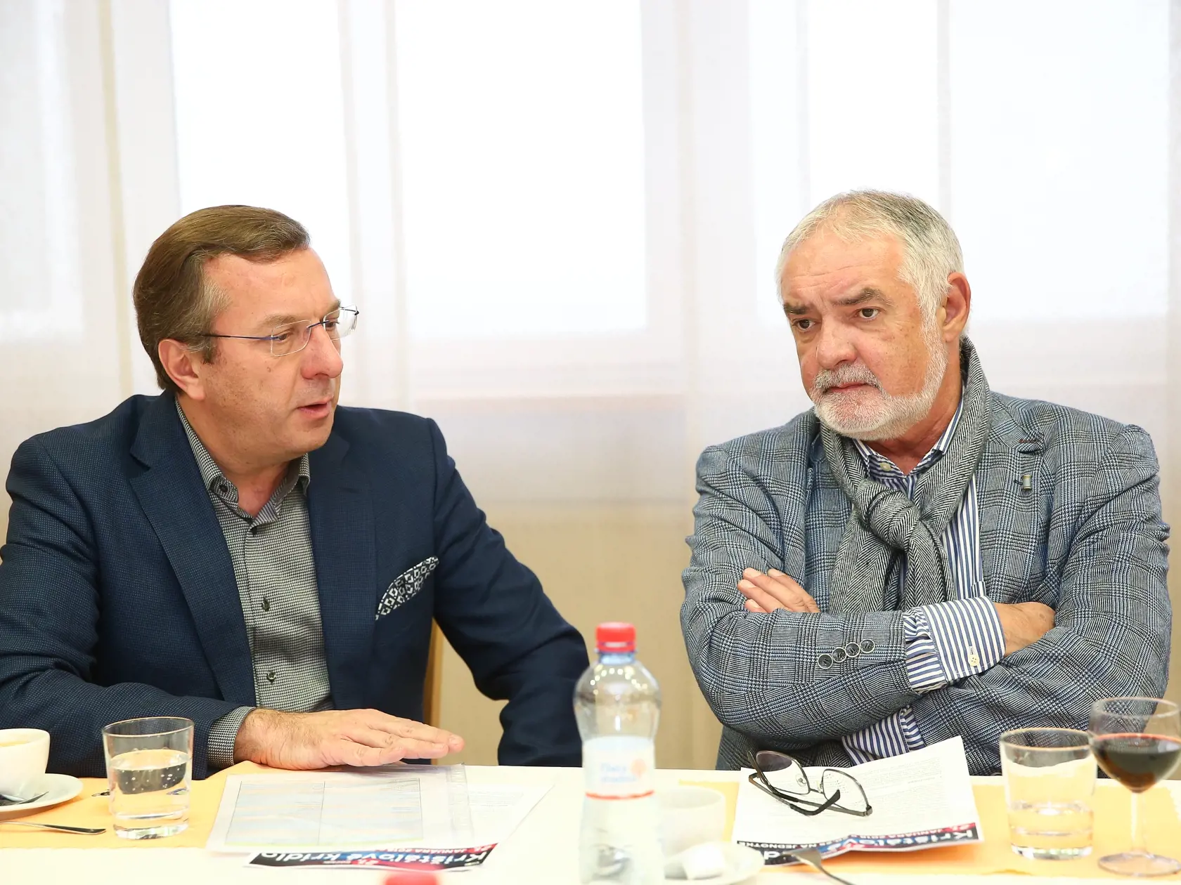 Hlasovanie za laureátov ocenení v rôznych kategóriách v Krištáľovom krídle za rok 2017. Na snímke Marián Chudovksý a Marián Turner.