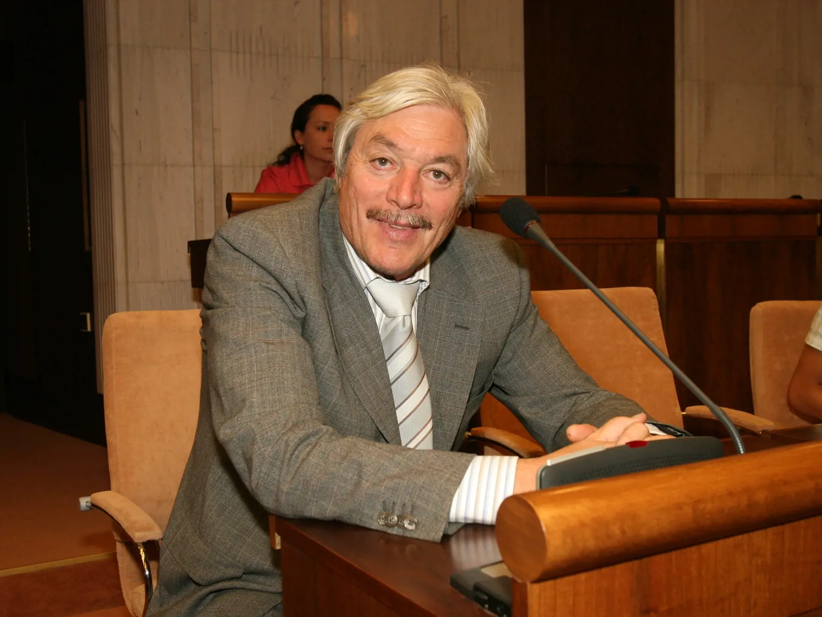 Detsky Parlament Juraj Kukura


14.07.2008 Bratislava
foto MARTIN HANZEL
pôvodný súbor:IMG_foto Martin Hanzel_047773.JPG