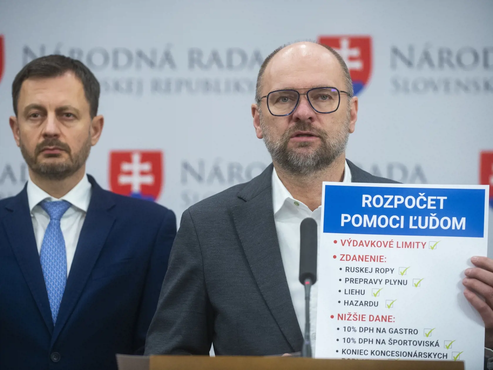 Všetko nasvedčuje tomu, že Eduardovi Hegerovi sa možno podarí vyskladať novú 76-tku. Veľa bude závisieť aj od SaS.