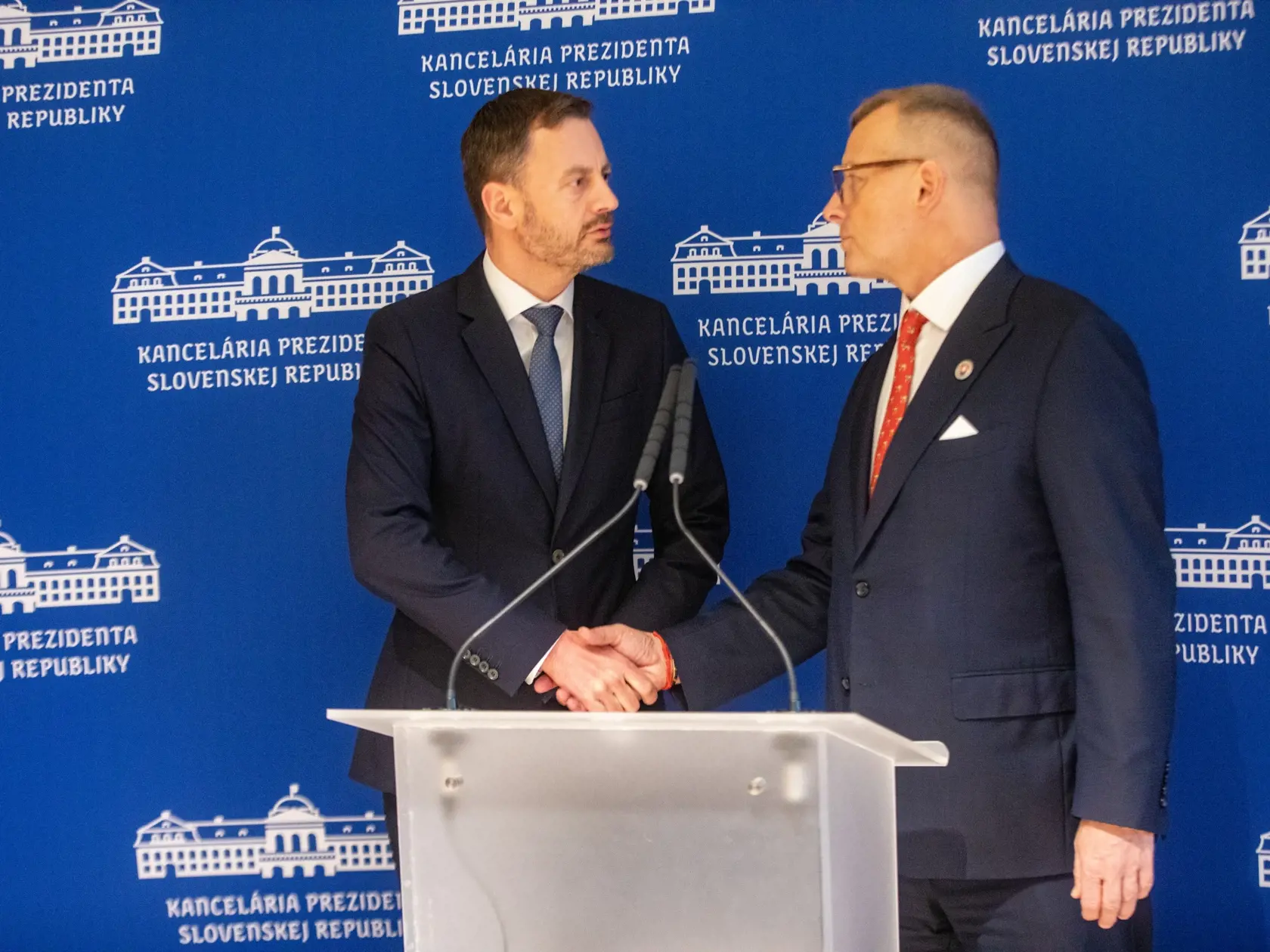 Prakticky okamžite po vyslovení nedôvery vláde putoval Eduard Heger s Borisom Kollárom k prezidentke Zuzane Čaputovej.