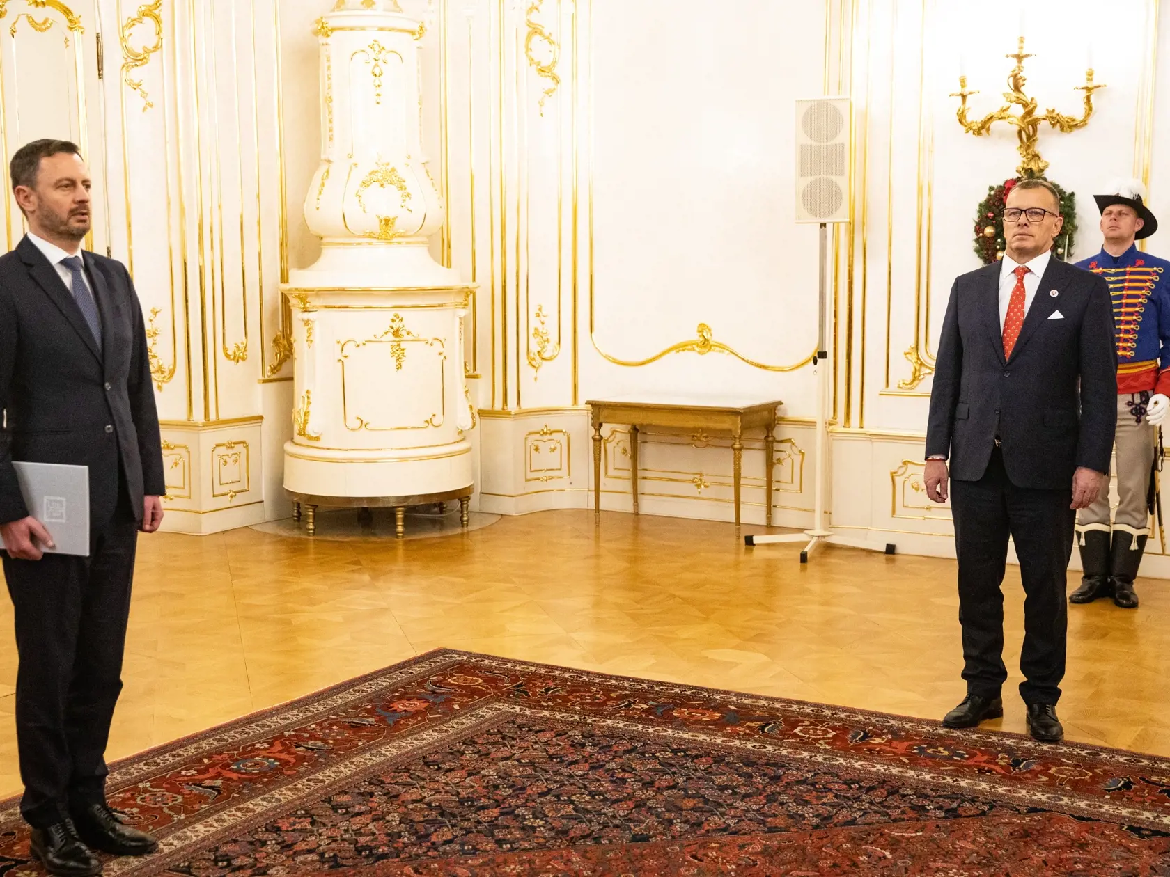 Prakticky okamžite po vyslovení nedôvery vláde putoval Eduard Heger s Borisom Kollárom k prezidentke Zuzane Čaputovej.