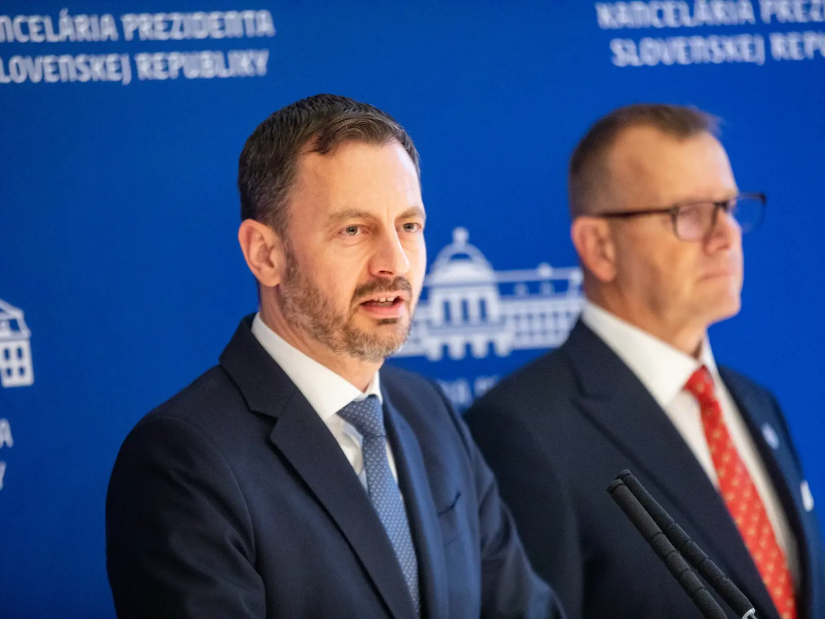 Prakticky okamžite po vyslovení nedôvery vláde putoval Eduard Heger s Borisom Kollárom k prezidentke Zuzane Čaputovej.