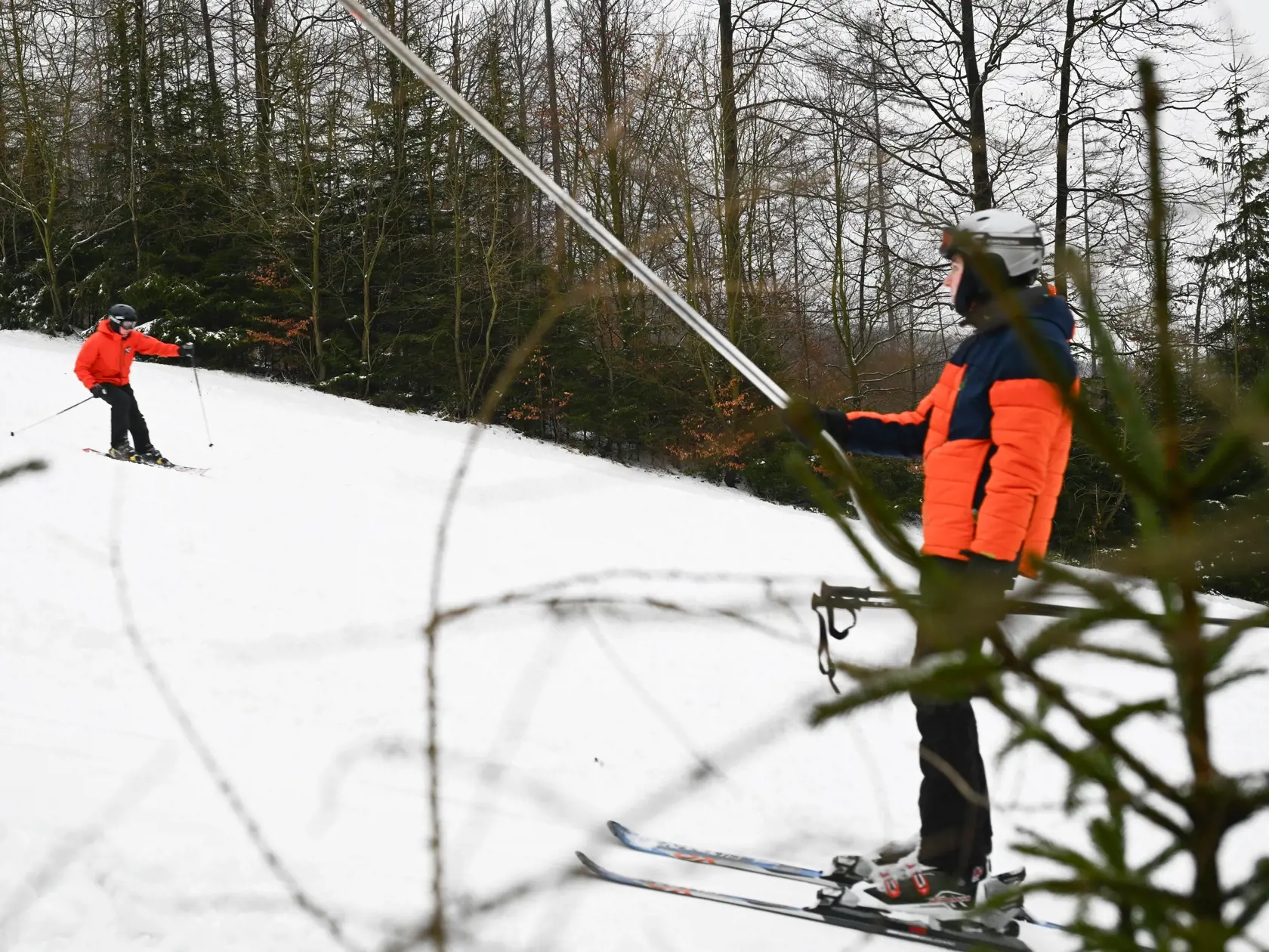 Na snímke lyžiari v lyžiarskom stredisku v Starej Myjave 16. januára 2025.