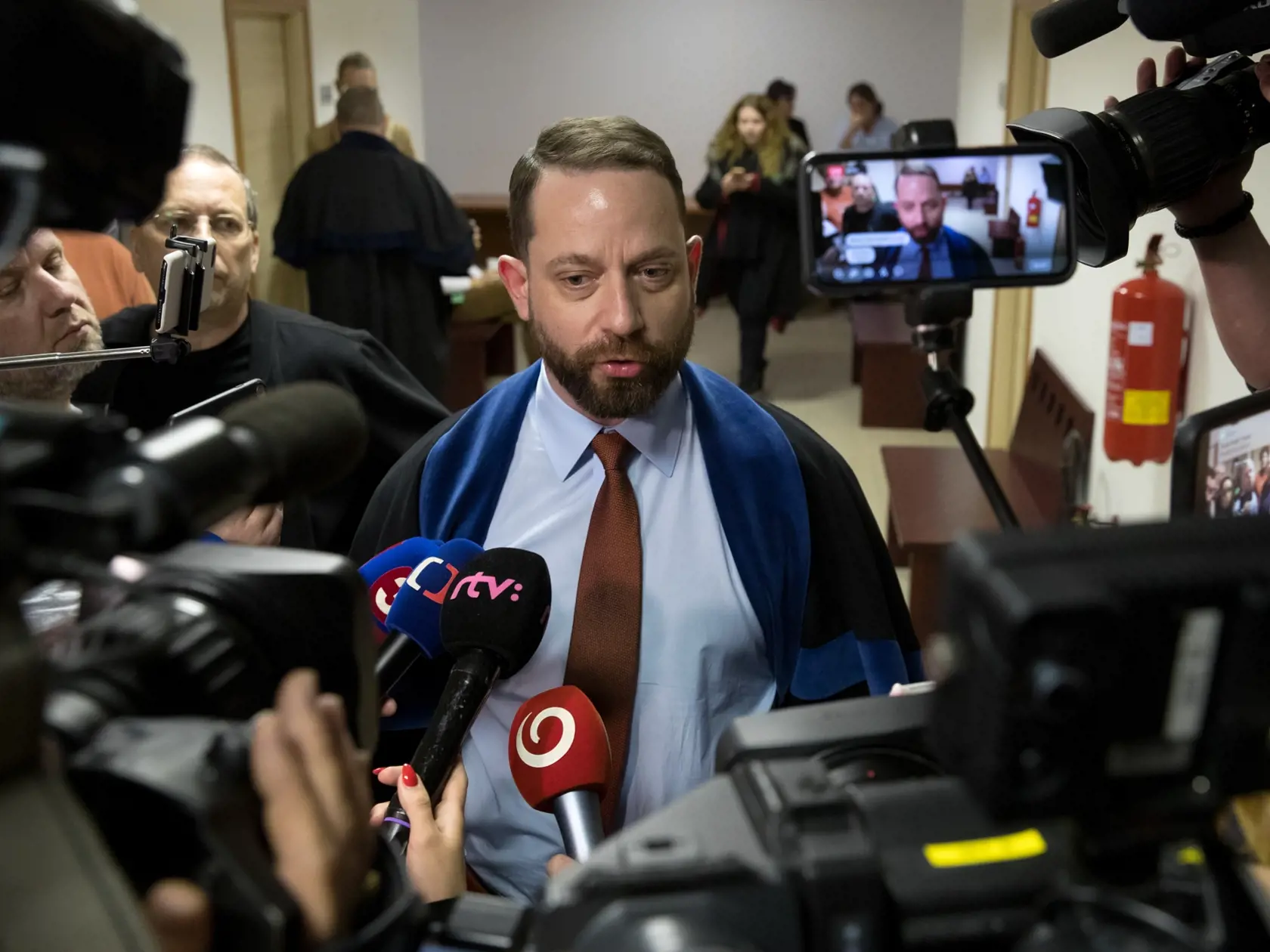 Tretie pojednávanie na Špecializovanom trestnom súde v Pezinku vo veci vraždy investigatívneho novinára Jána Kuciaka a jeho snúbenice Martiny Kušnírovej. Na snímke sa Marek Para, obhájca Mariána Kočnera, vyjadruje pre médiá k priebehu výsluchu Petra Tótha a obvineniam jeho osoby.