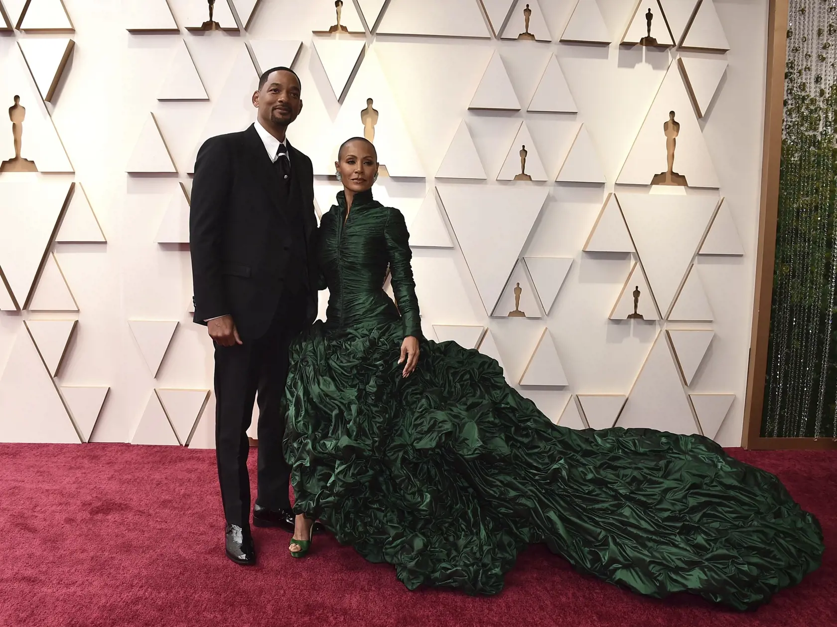 KK49 Los Angeles - Jada Pinkettová-Smithová a Will Smith pózujú počas príchodu na 94. ročník udeľovania filmových cien Oscar 27. marca 2022 v Los Angeles. FOTO TASR/AP
Will Smith, left, and Jada Pinkett Smith arrive at the Oscars on Sunday, March 27, 2022, at the Dolby Theatre in Los Angeles. (Photo by Jordan Strauss/Invision/AP)