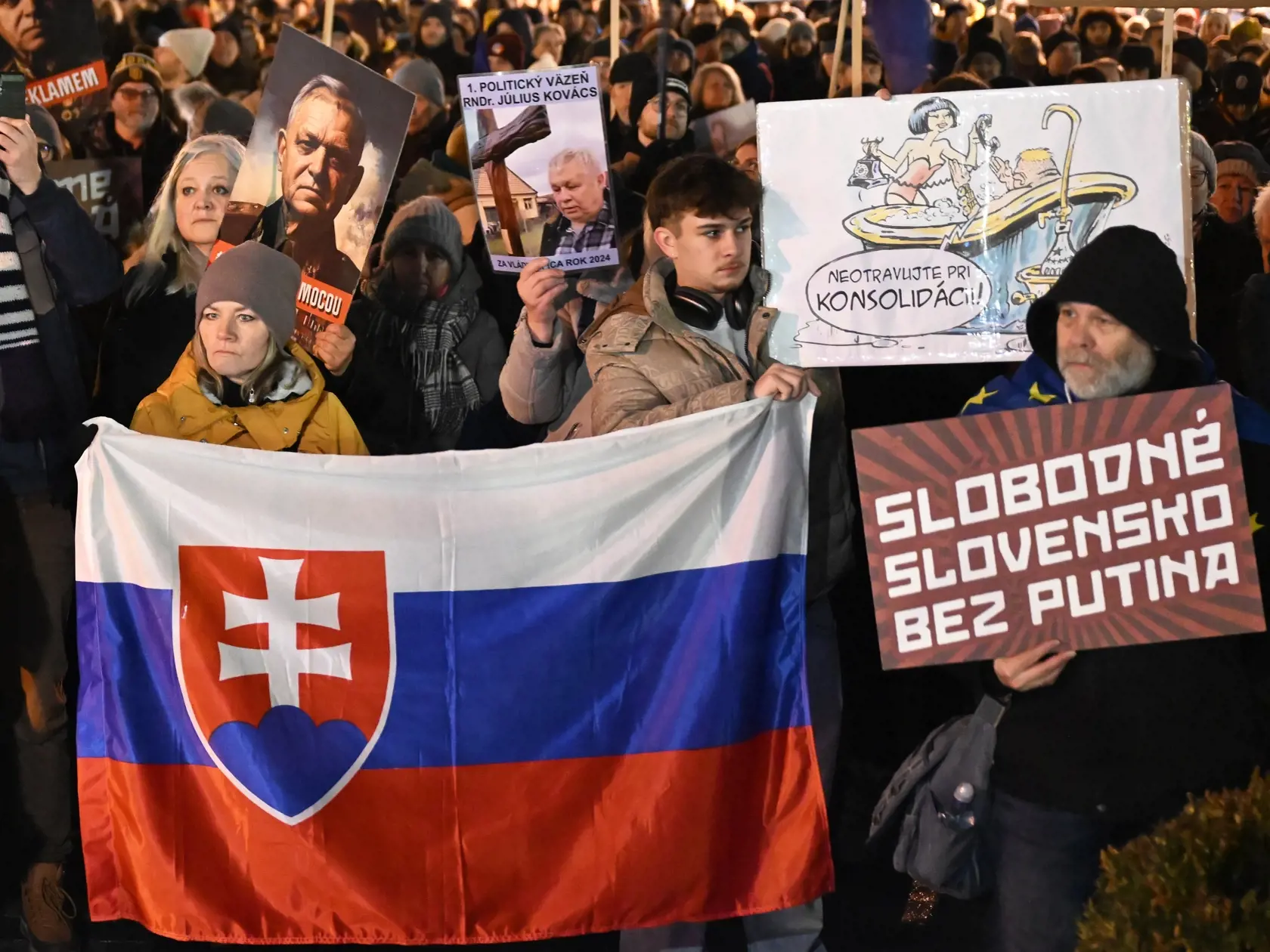 Na snímke účastníci protestu "Slovensko je Európa" v Košiciach v piatok 10. januára 2025.  FOTO TASR - František Iván