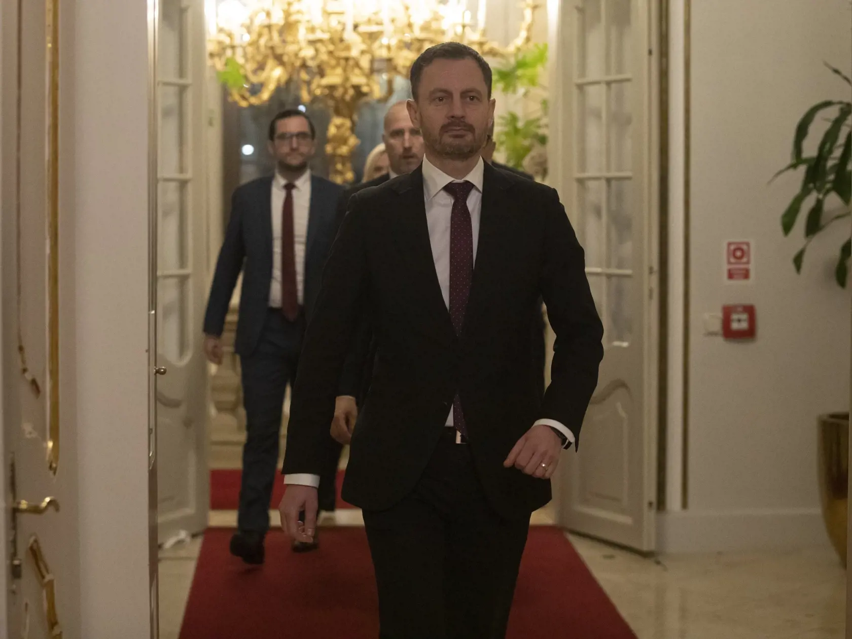 Na snímke premiér Eduard Heger a predseda vlády Boris Kollár na rokovaní u prezidentky po vyslovení nedôvery vláde.